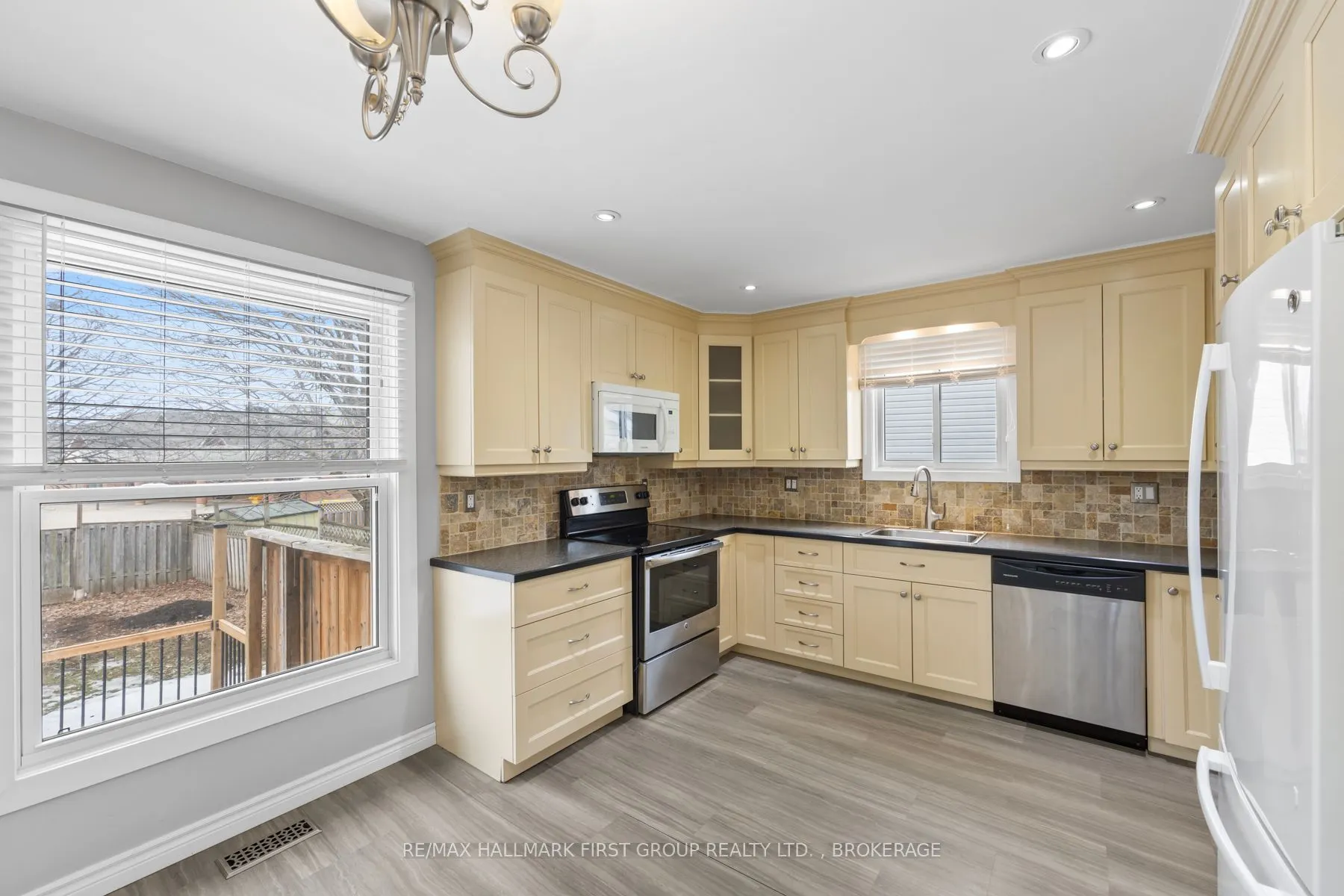 806 Cataraqui Woods Drive