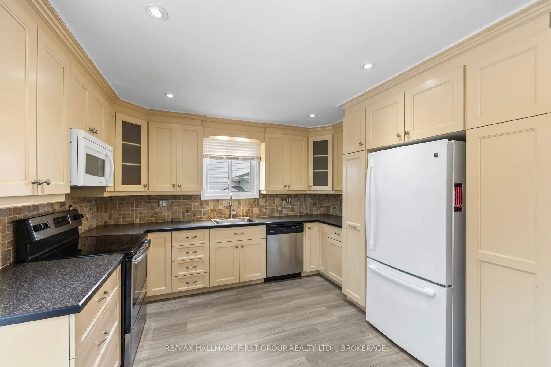 806 Cataraqui Woods Drive