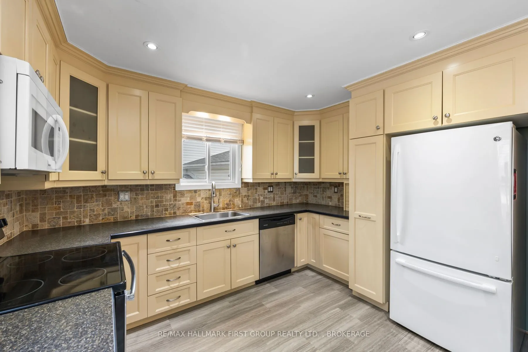 806 Cataraqui Woods Drive