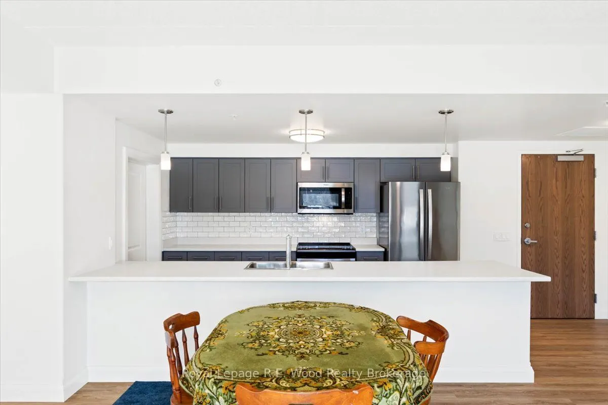 8 Centre Street S, #Unit 110