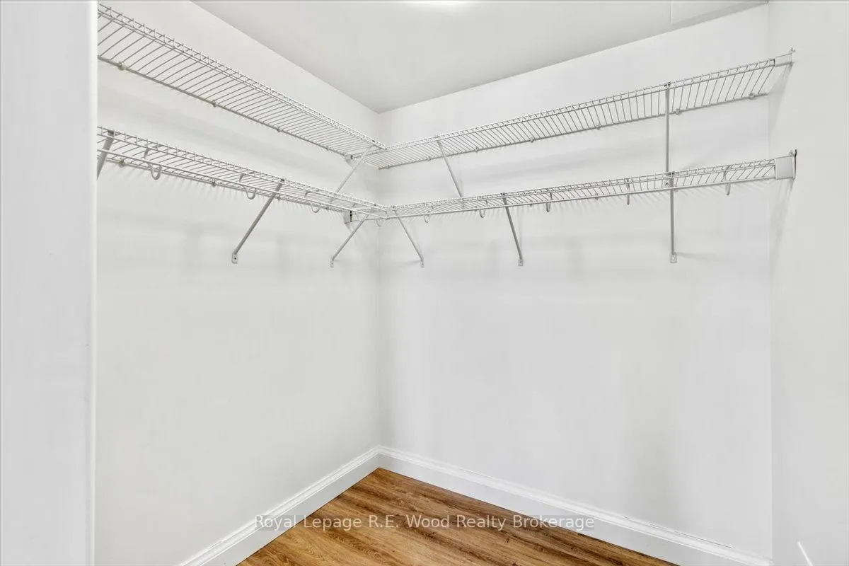 8 Centre Street S, #Unit 110
