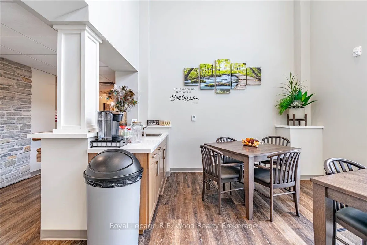 8 Centre Street S, #Unit 110