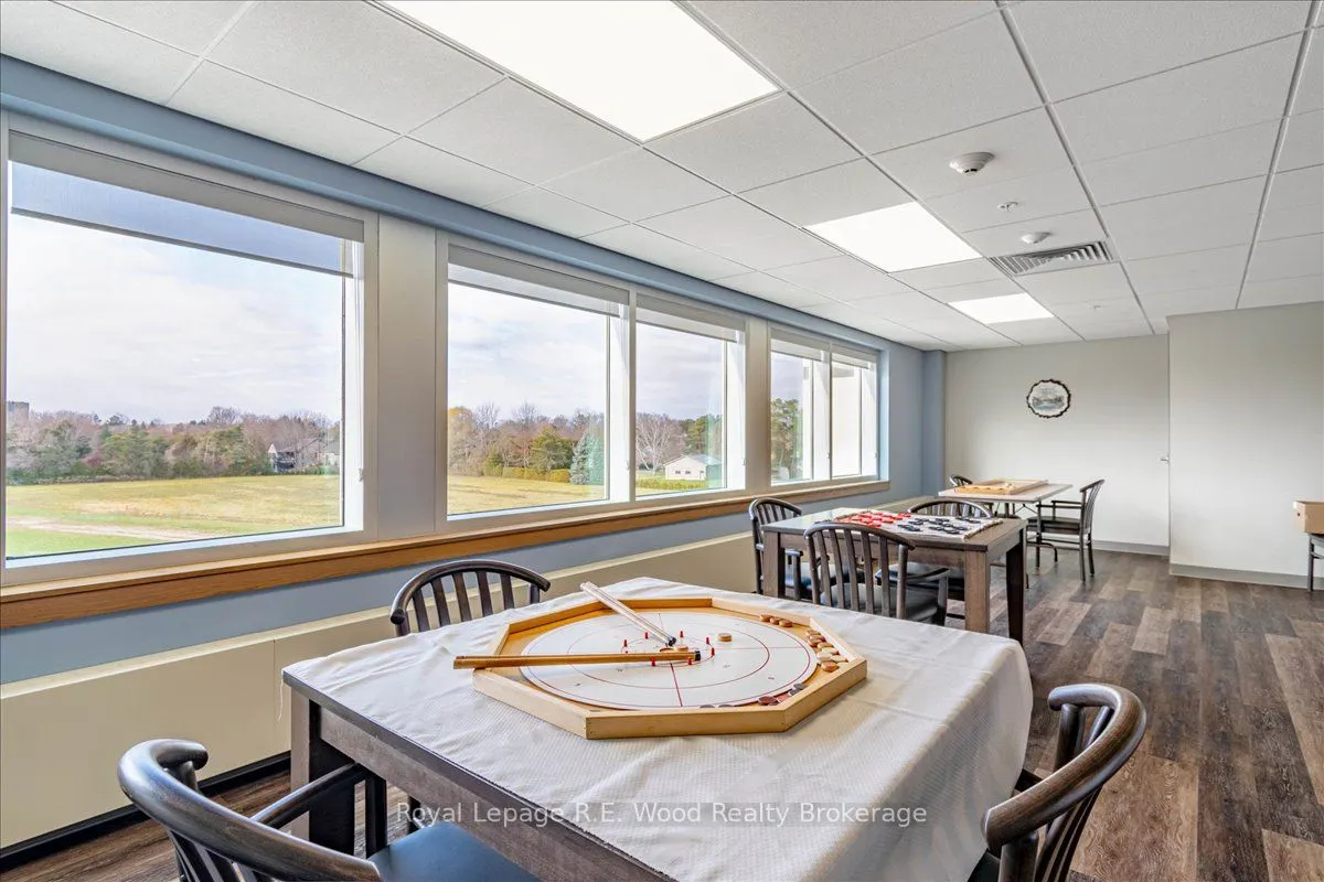 8 Centre Street S, #Unit 110