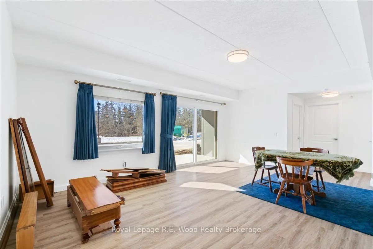 8 Centre Street S, #Unit 110