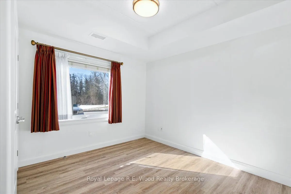 8 Centre Street S, #Unit 110