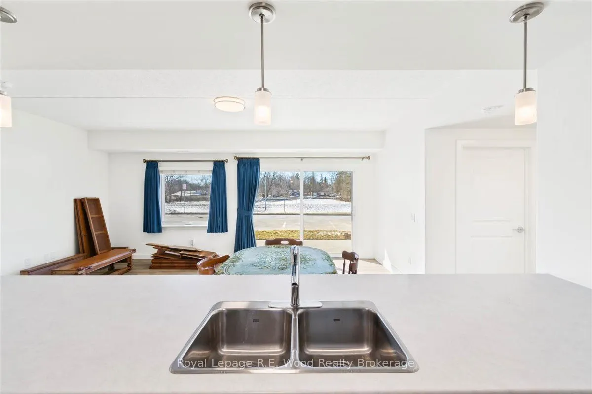8 Centre Street S, #Unit 110