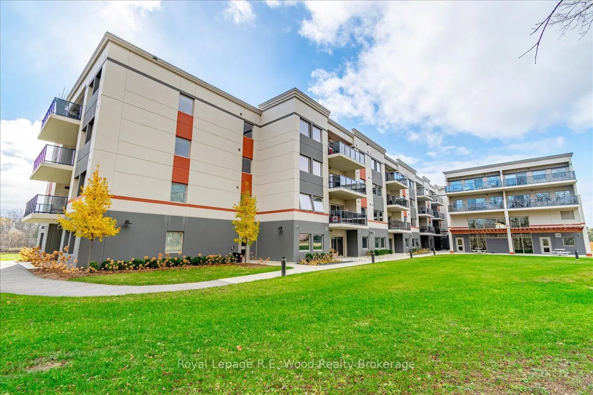 8 Centre Street S, #Unit 110