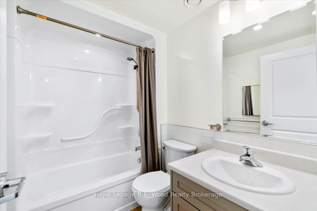 8 Centre Street S, #Unit 110