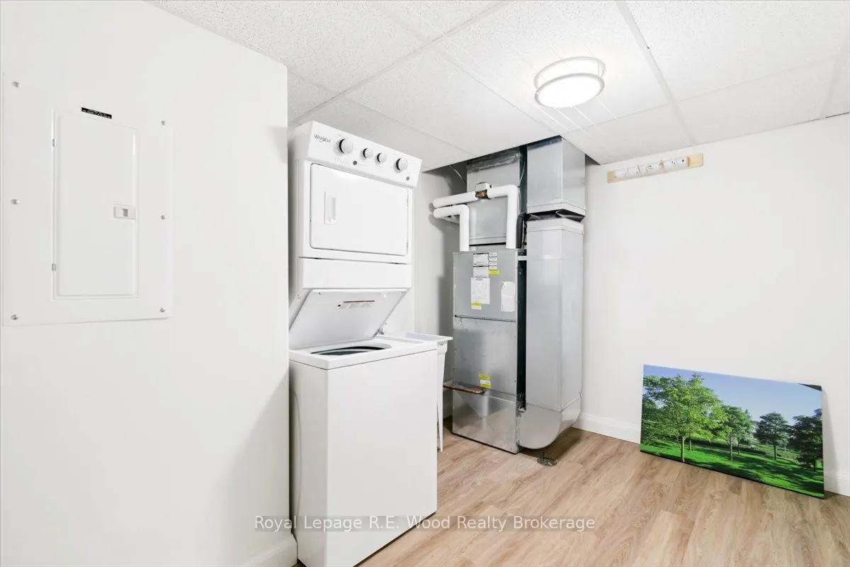 8 Centre Street S, #Unit 110