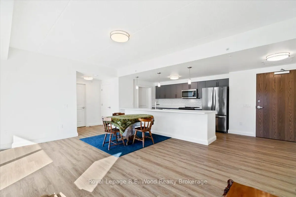 8 Centre Street S, #Unit 110
