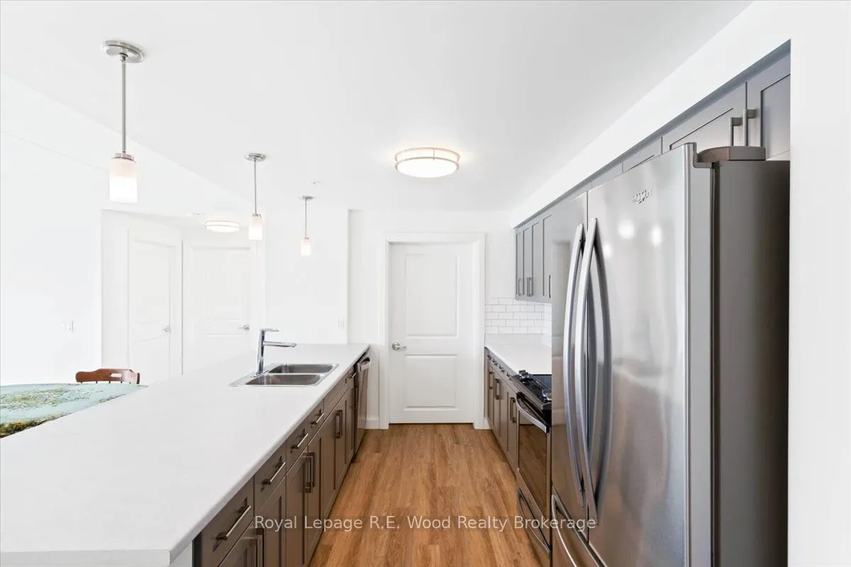 8 Centre Street S, #Unit 110