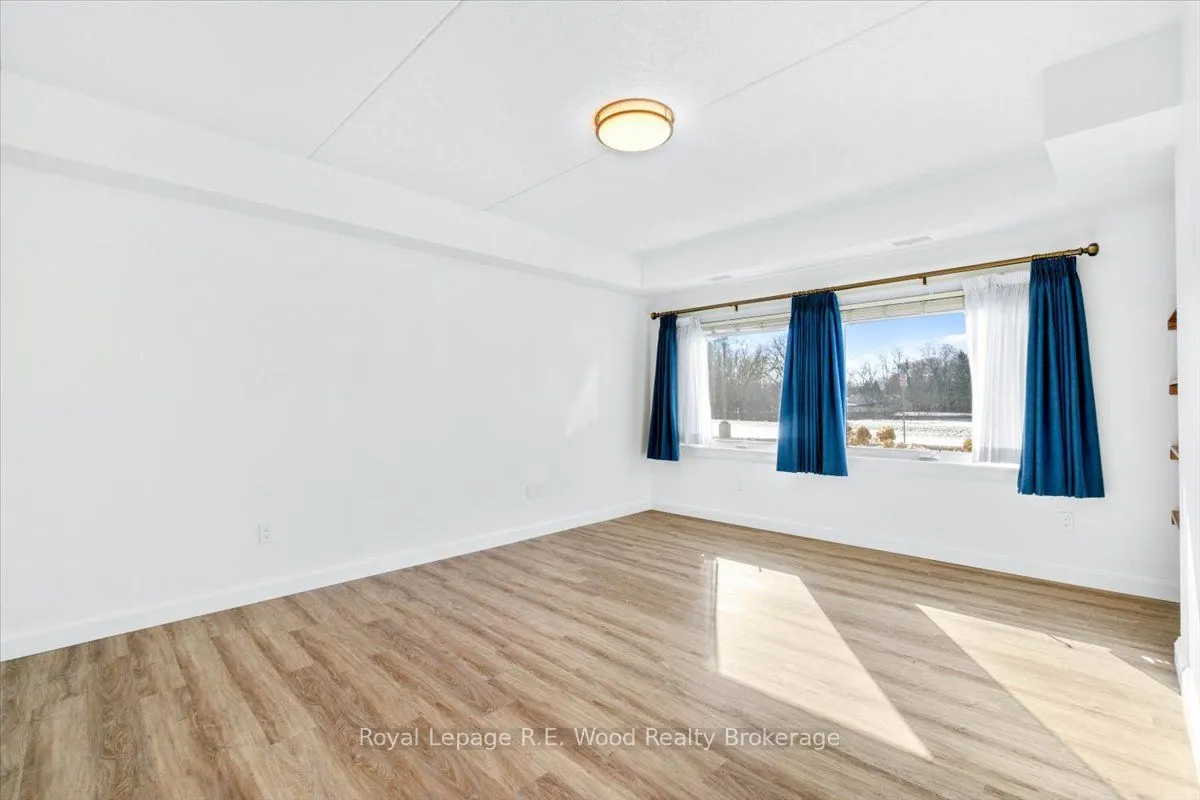 8 Centre Street S, #Unit 110