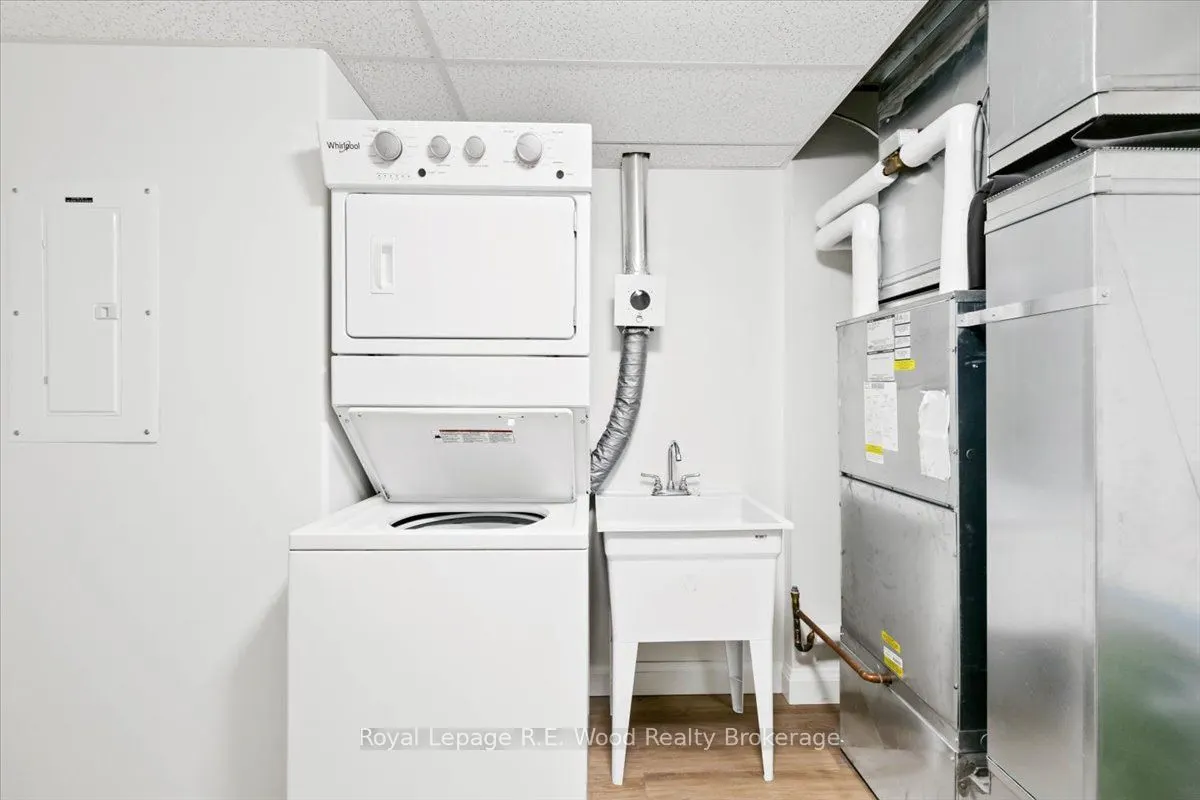 8 Centre Street S, #Unit 110