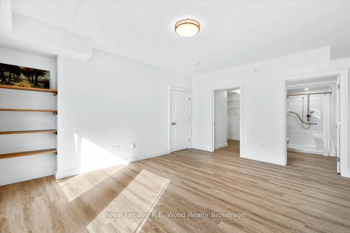 8 Centre Street S, #Unit 110