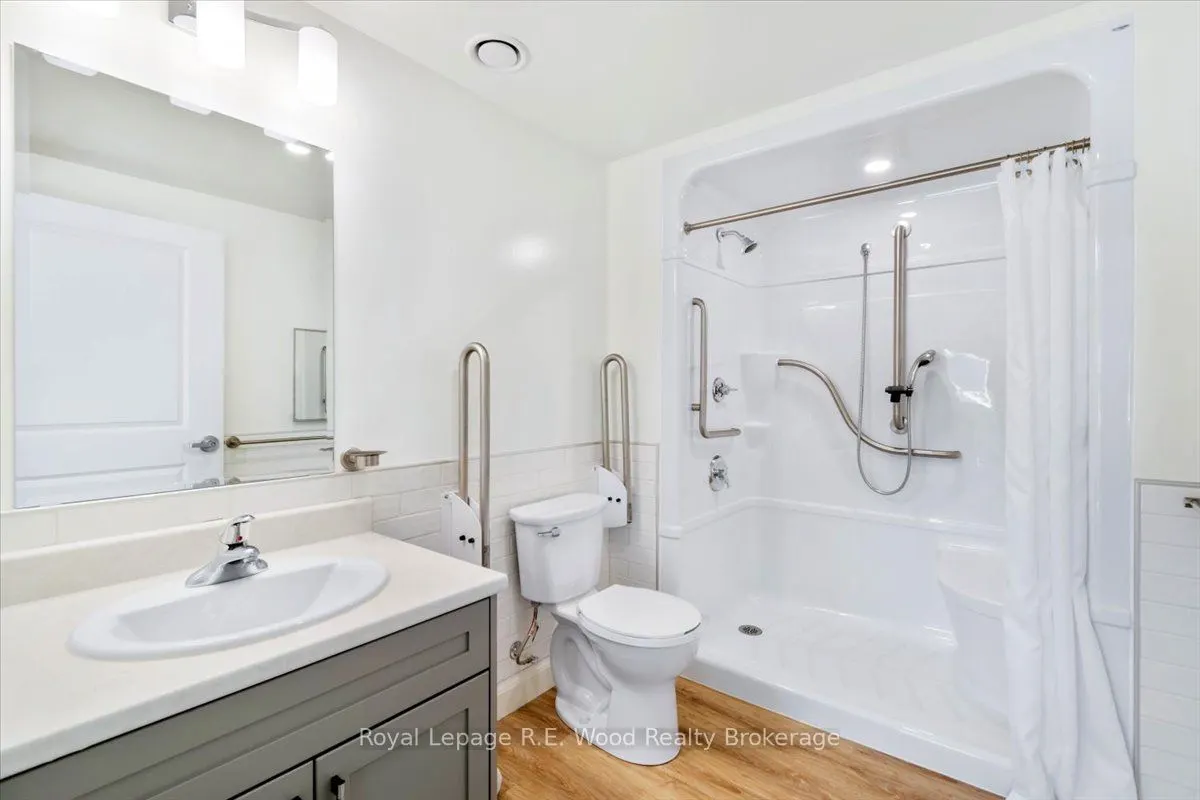 8 Centre Street S, #Unit 110