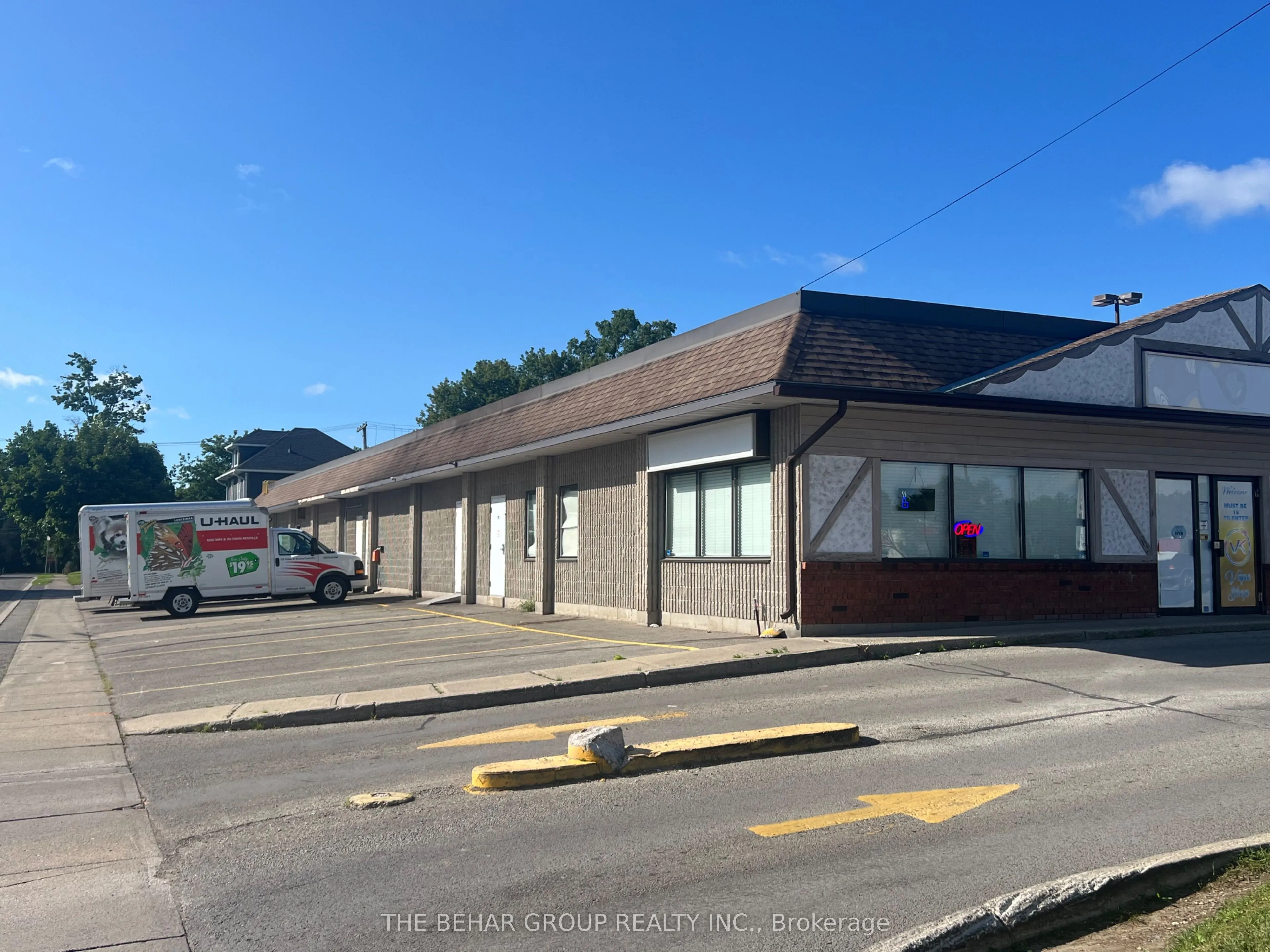 8 Queensway E, #1 A