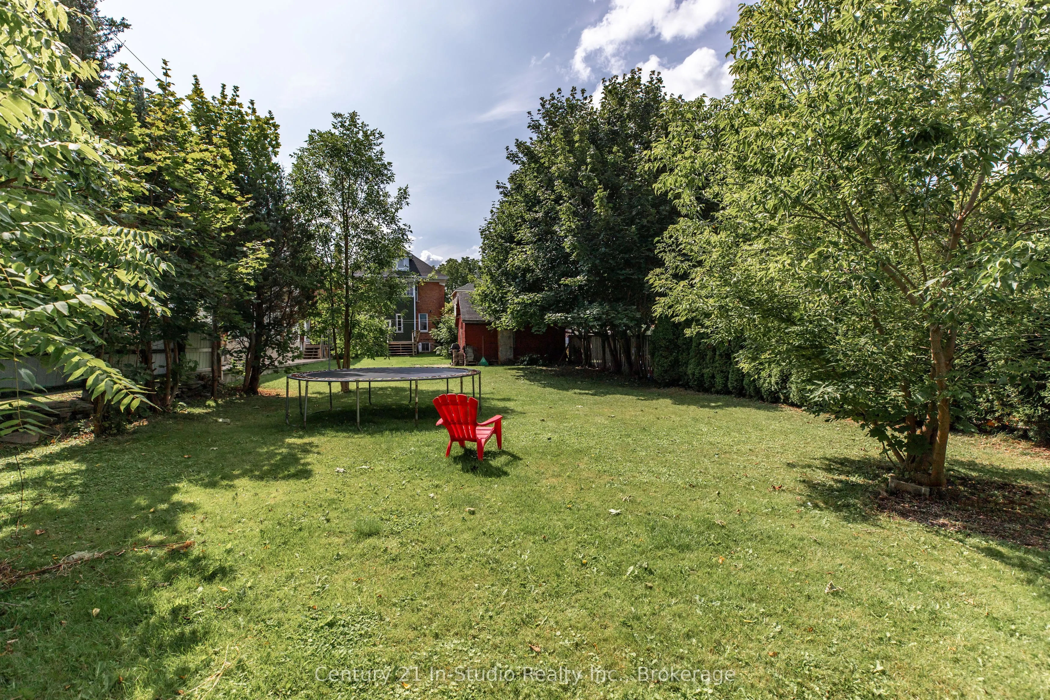 446 9TH Street E