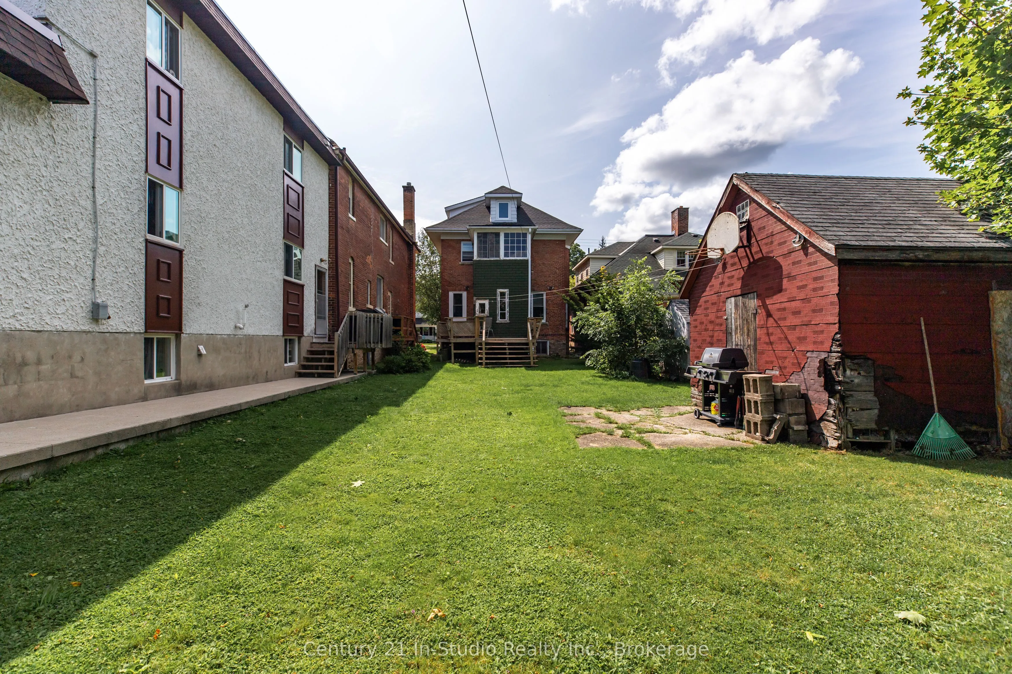446 9TH Street E