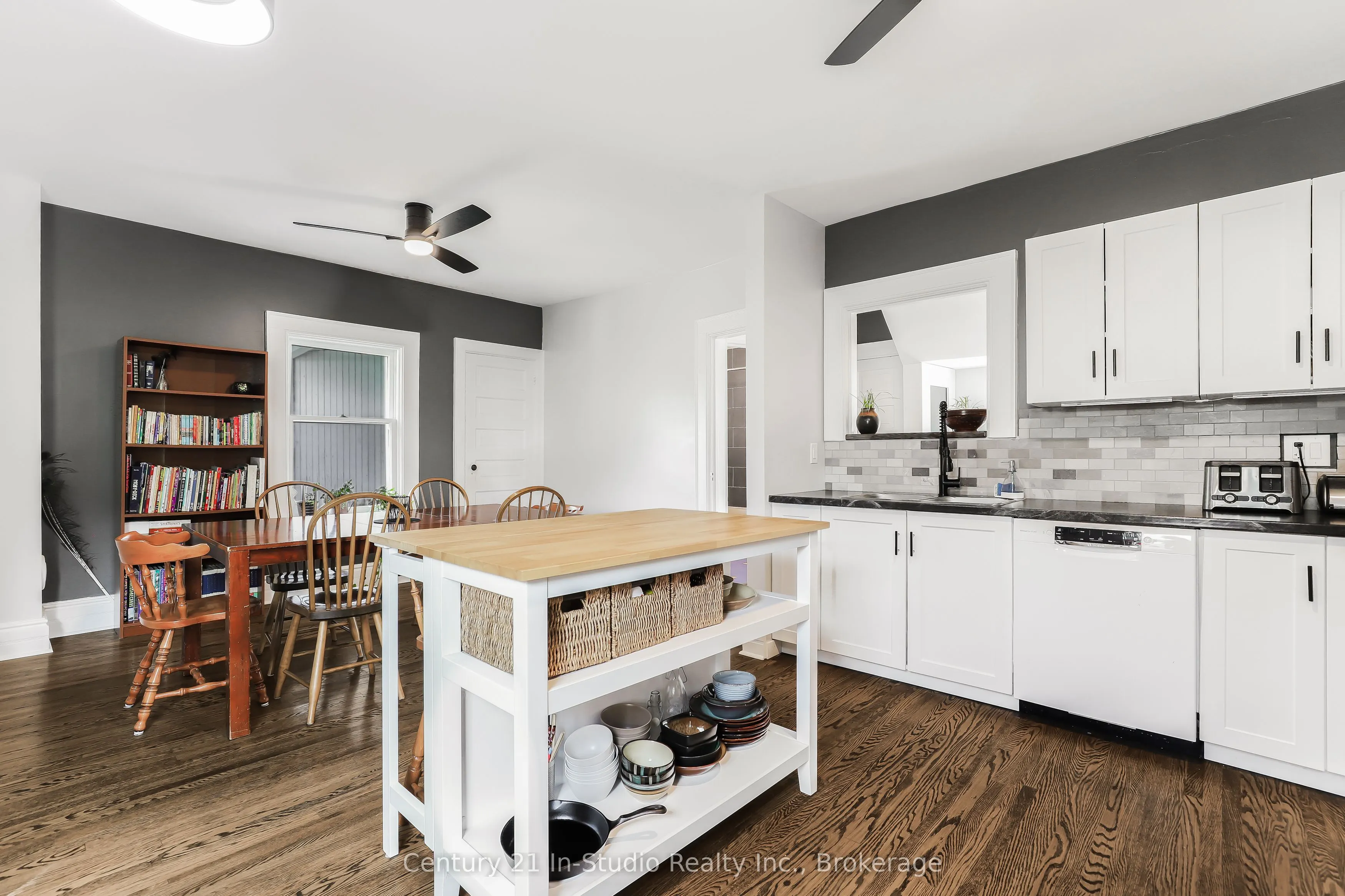 446 9TH Street E