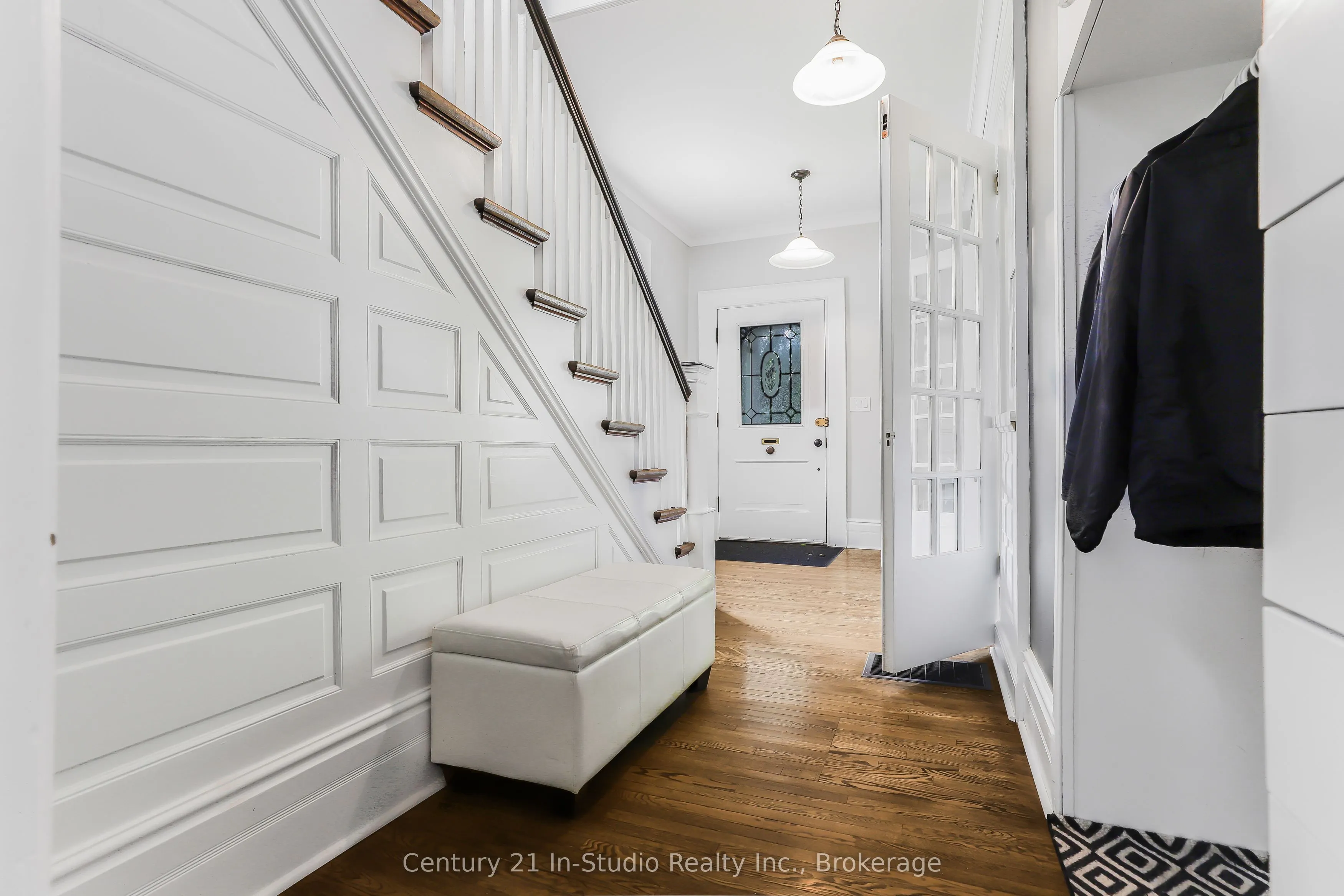446 9TH Street E