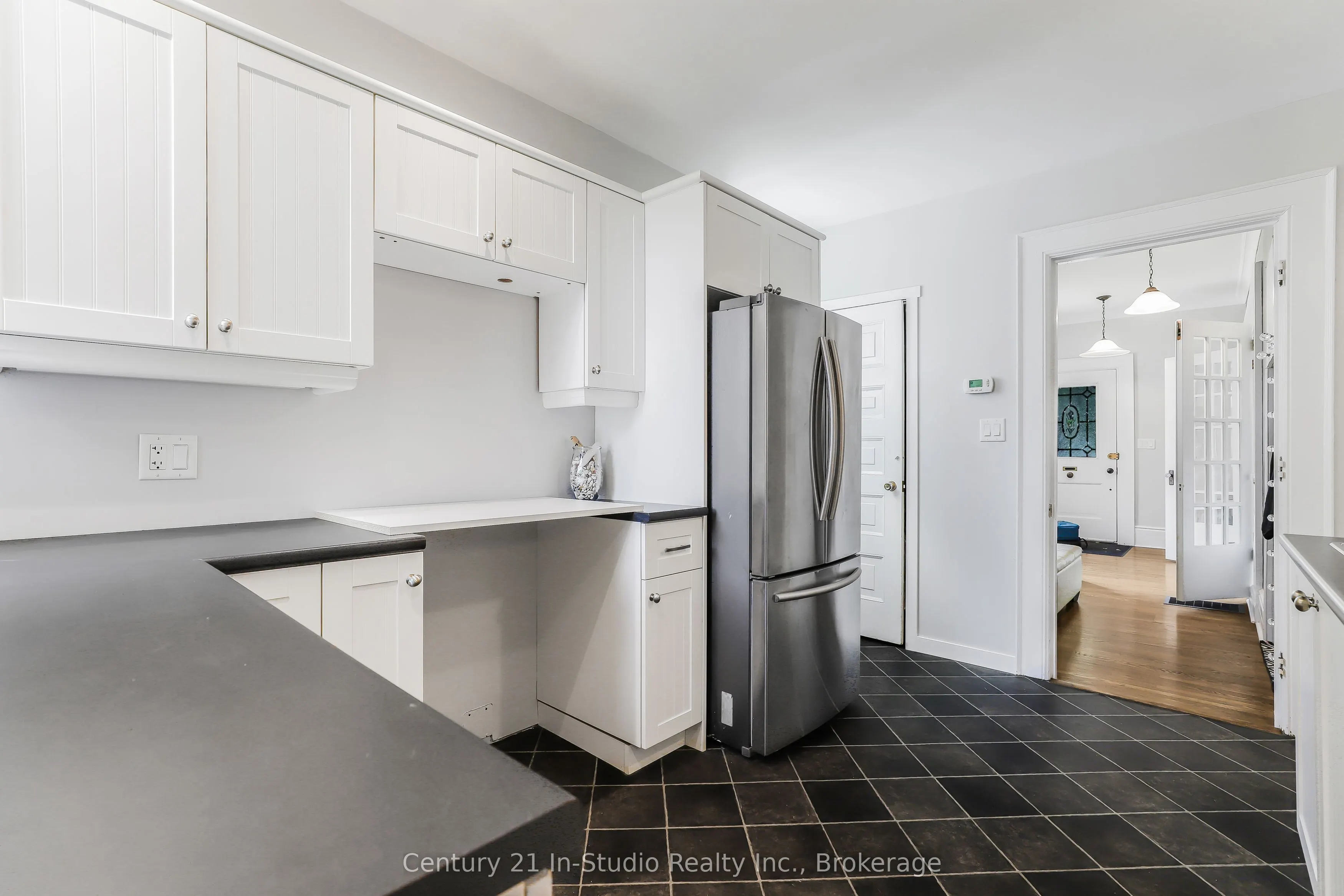 446 9TH Street E