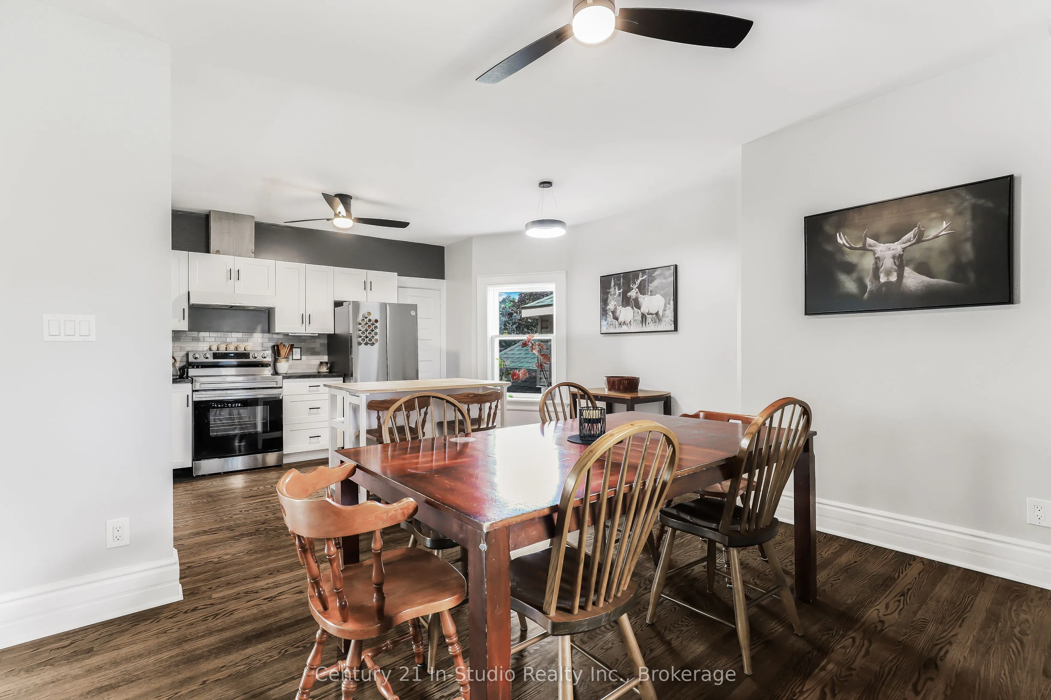 446 9TH Street E