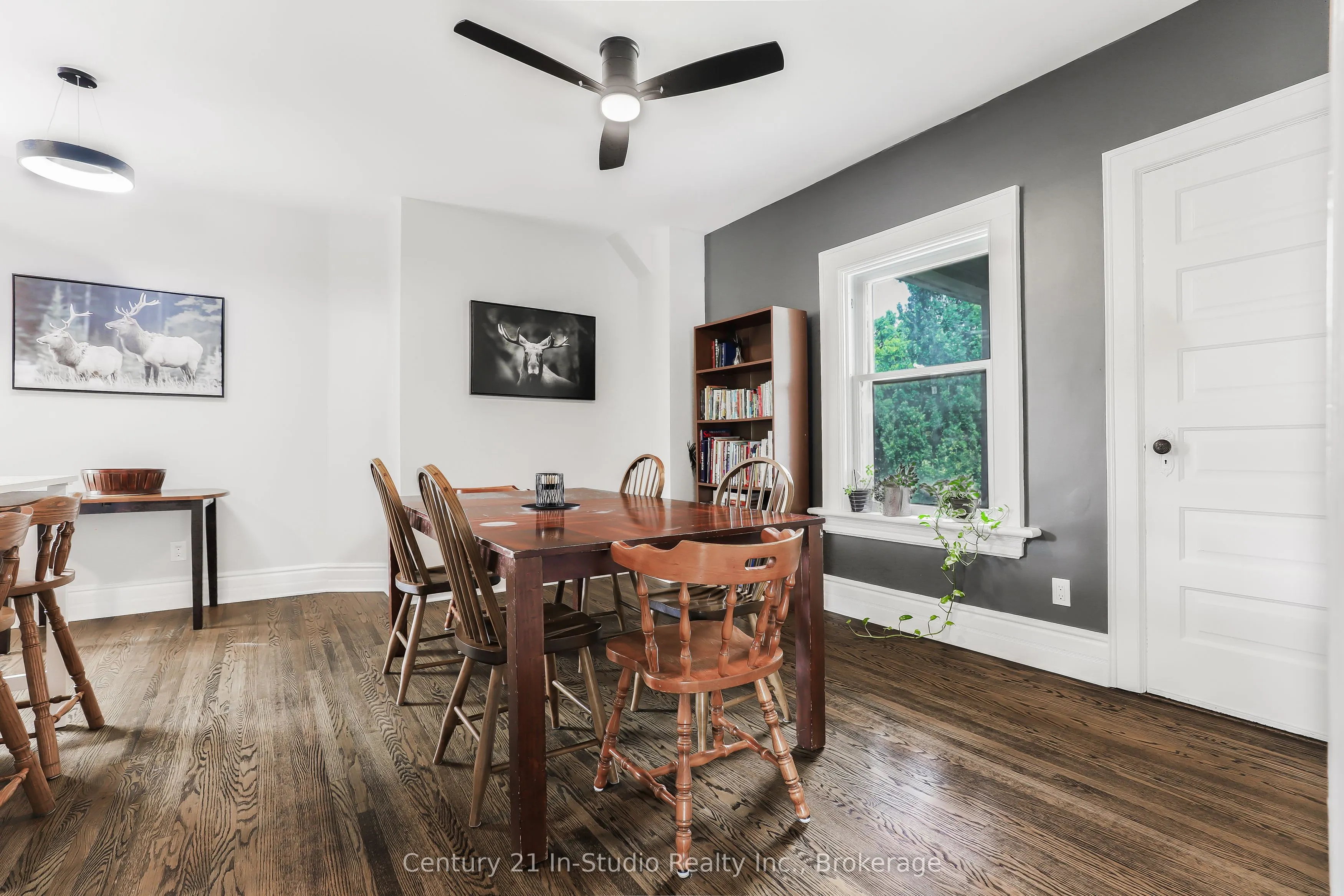 446 9TH Street E