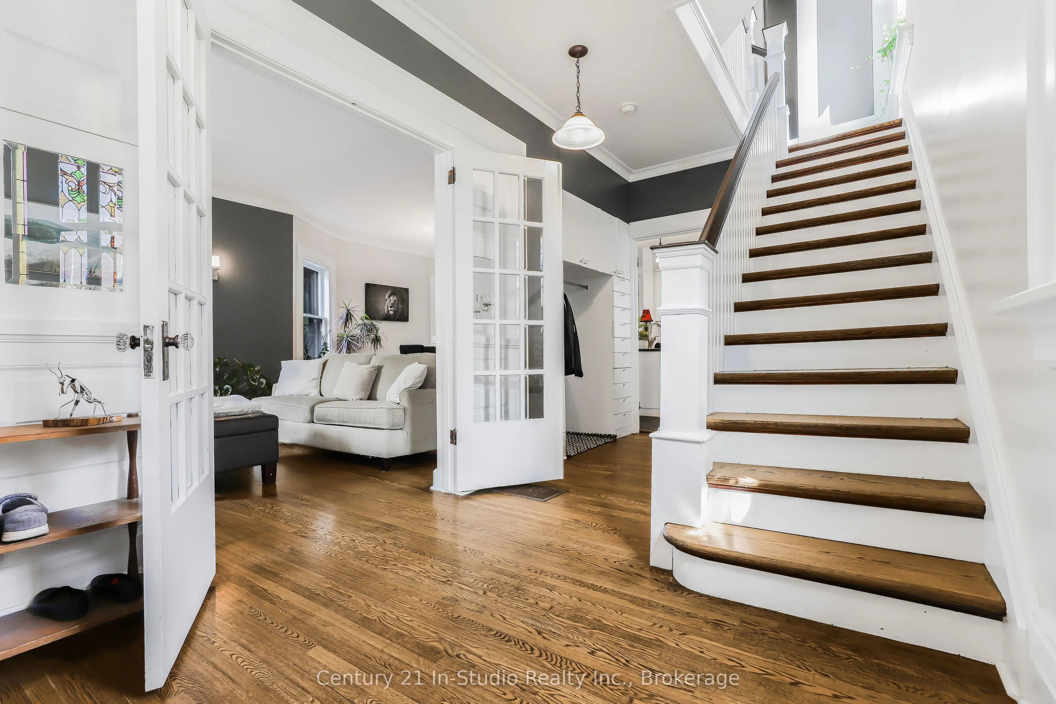 446 9TH Street E