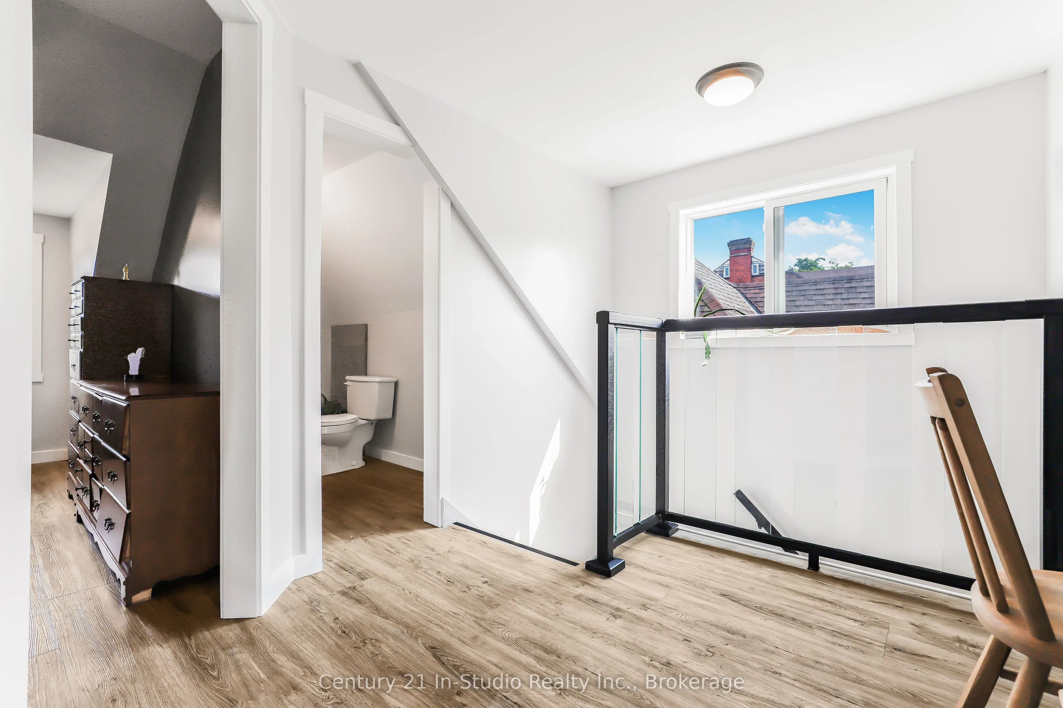 446 9TH Street E