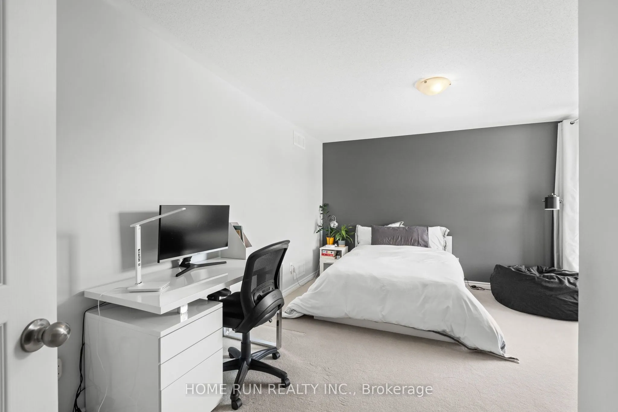 100 Kinghaven Crescent