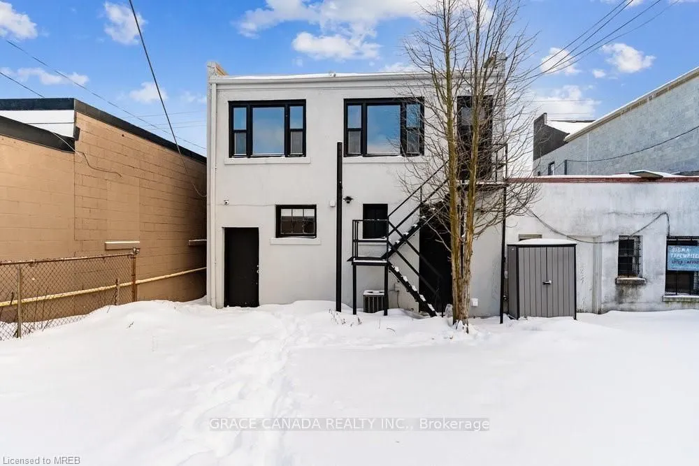 598 Upper James Street