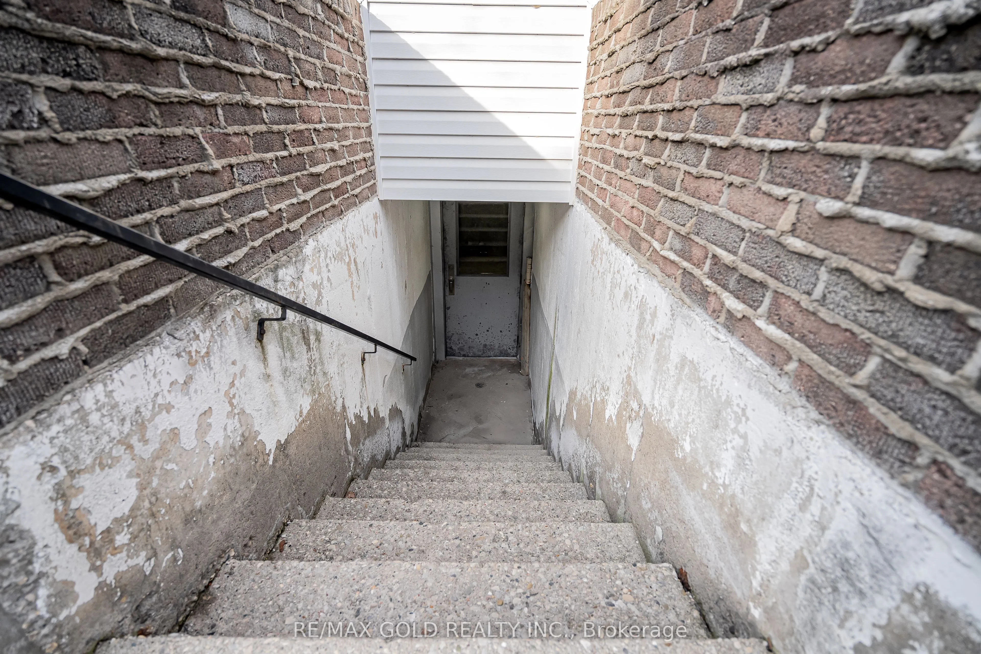 445 Pioneer Drive, #4