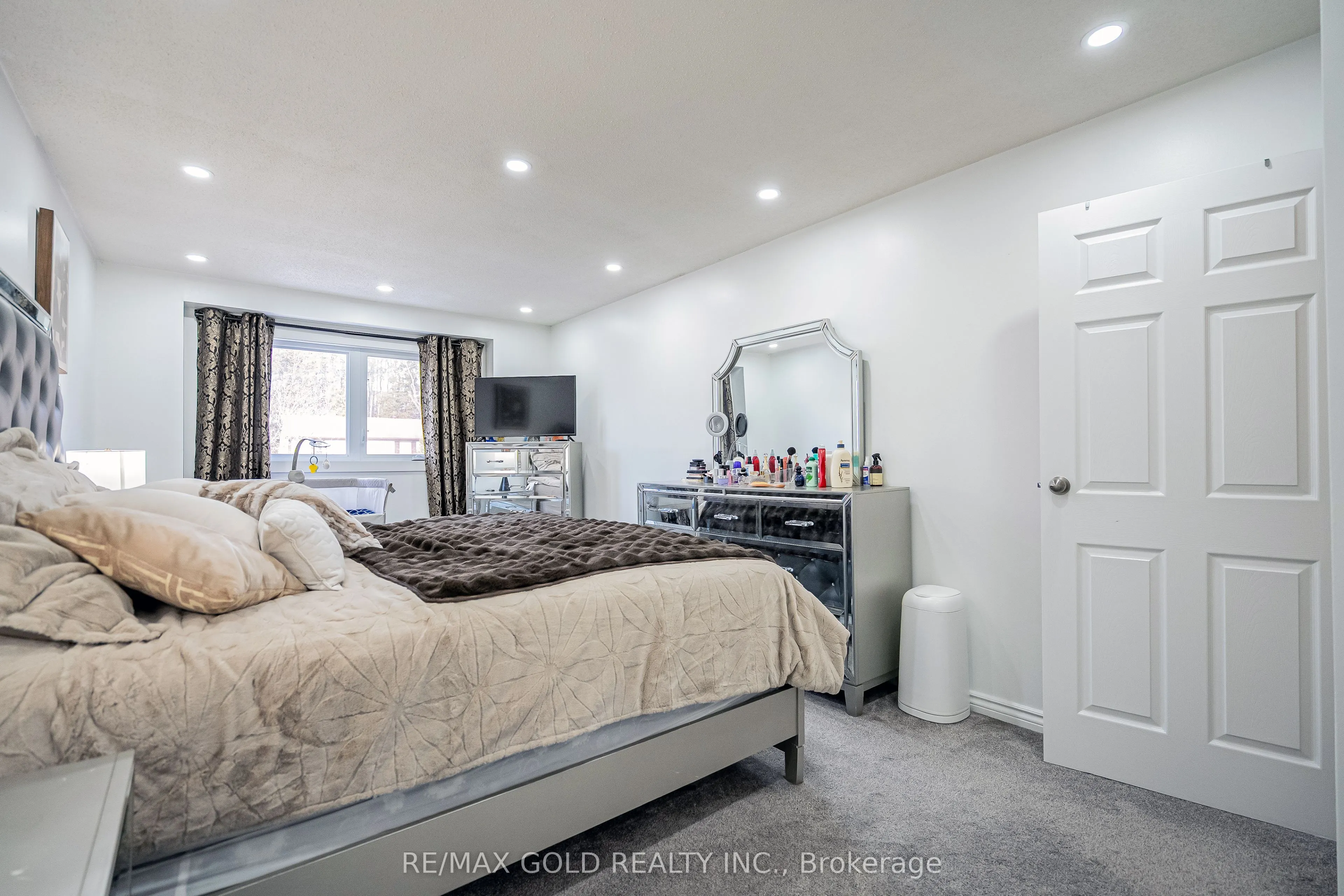 445 Pioneer Drive, #4