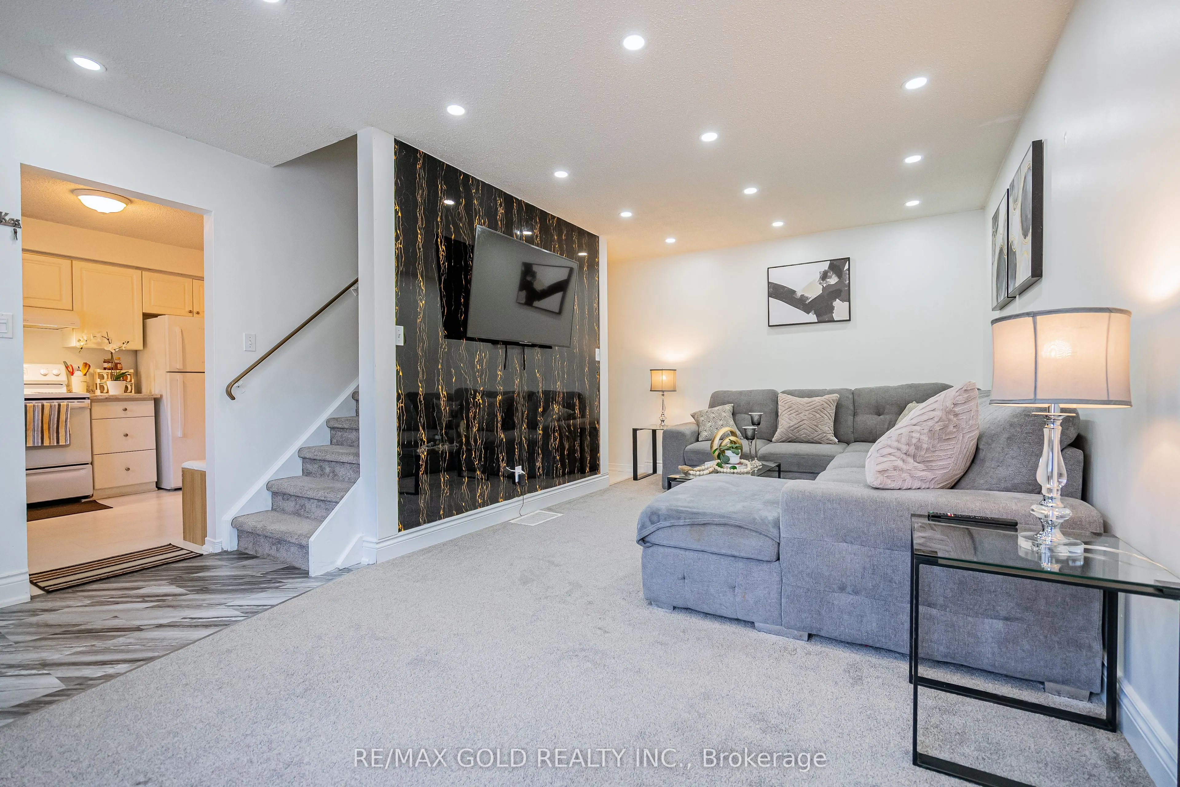 445 Pioneer Drive, #4