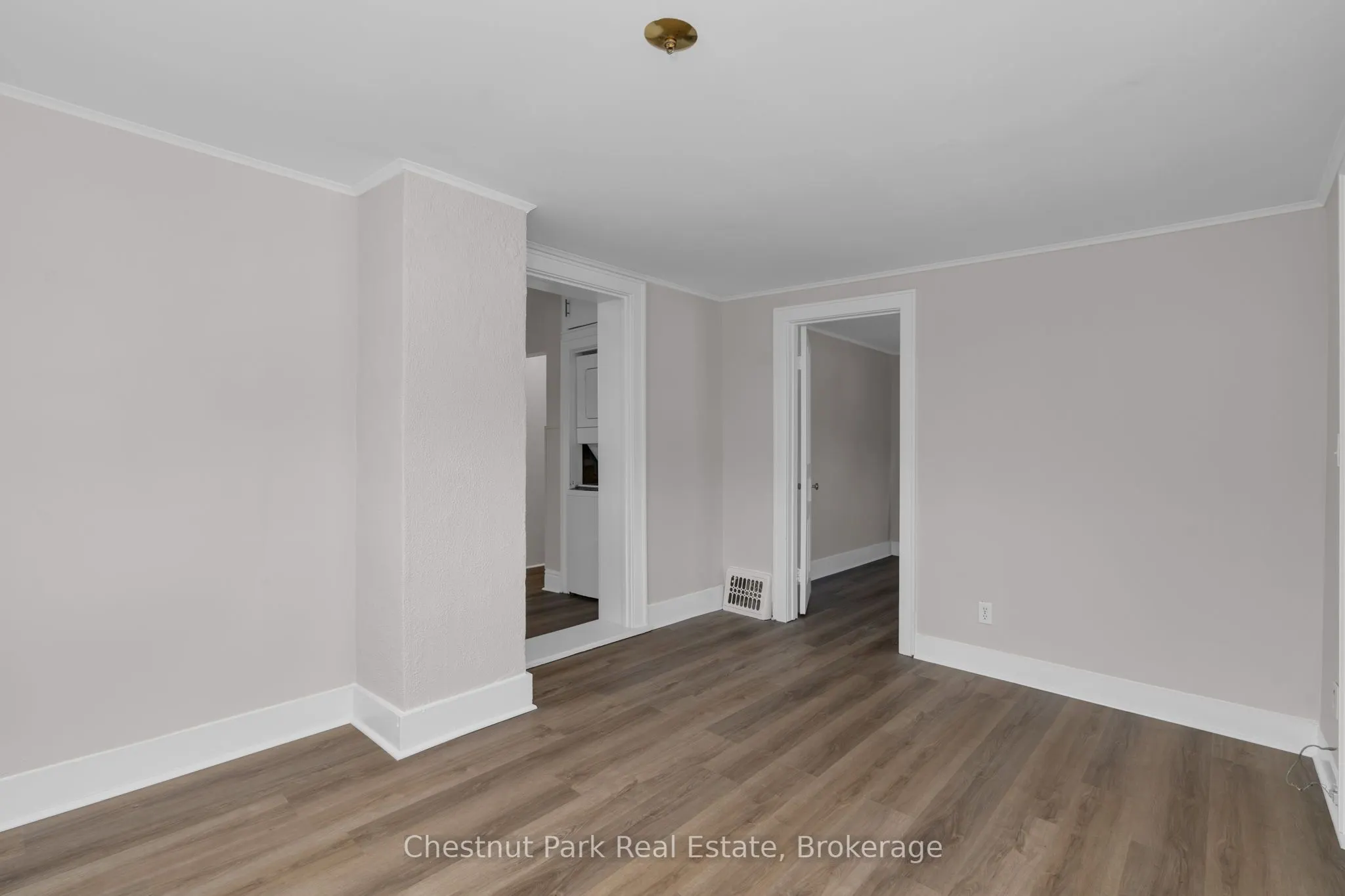 16 Trowbridge Street W