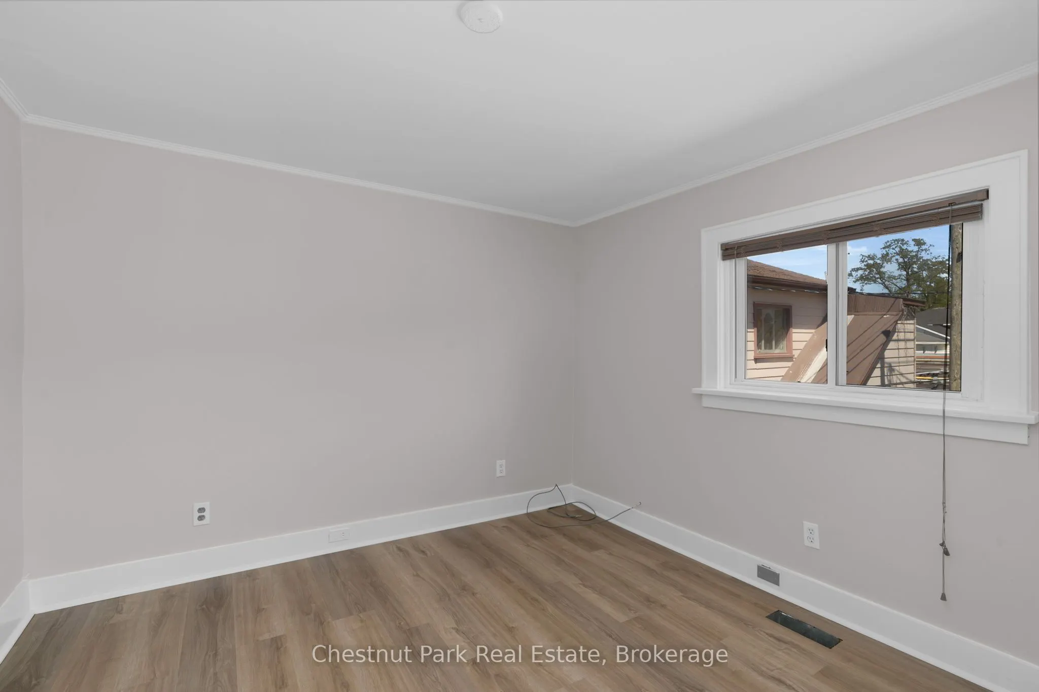 16 Trowbridge Street W