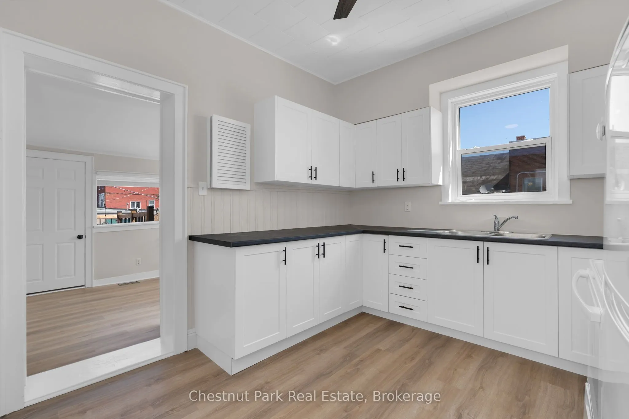 16 Trowbridge Street W