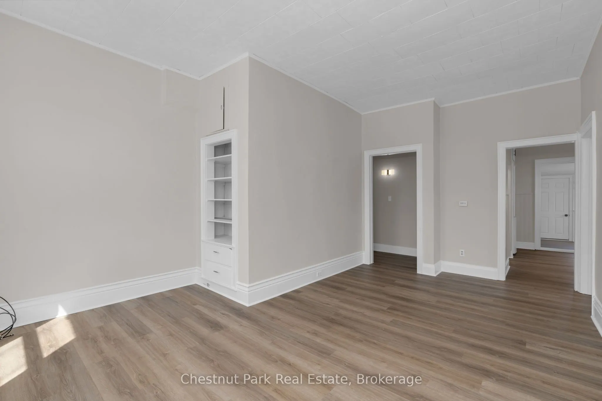 16 Trowbridge Street W