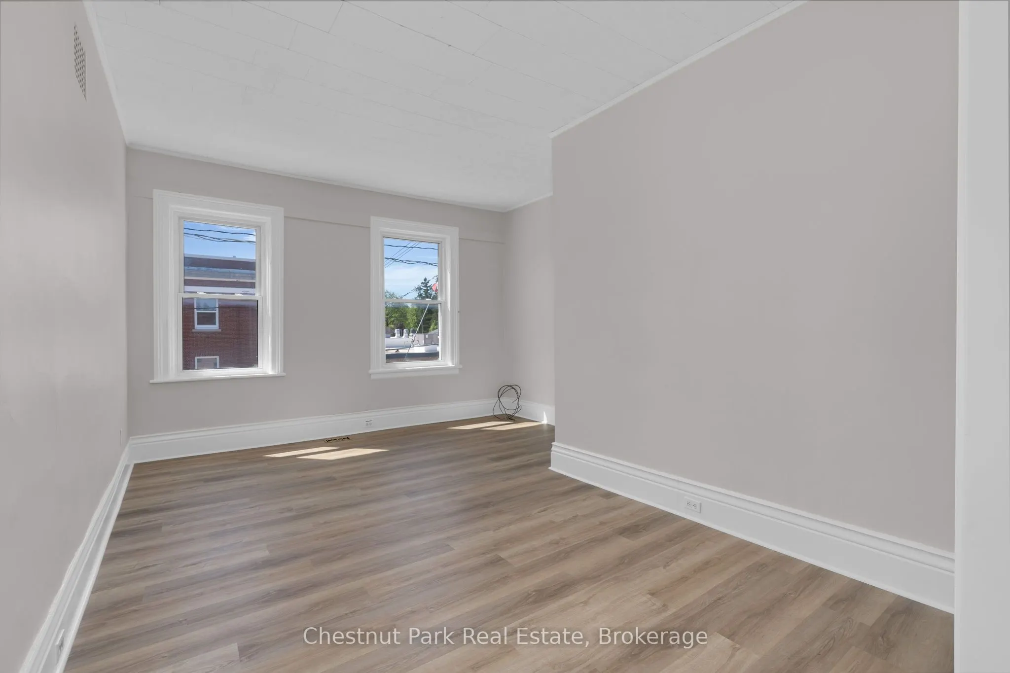 16 Trowbridge Street W