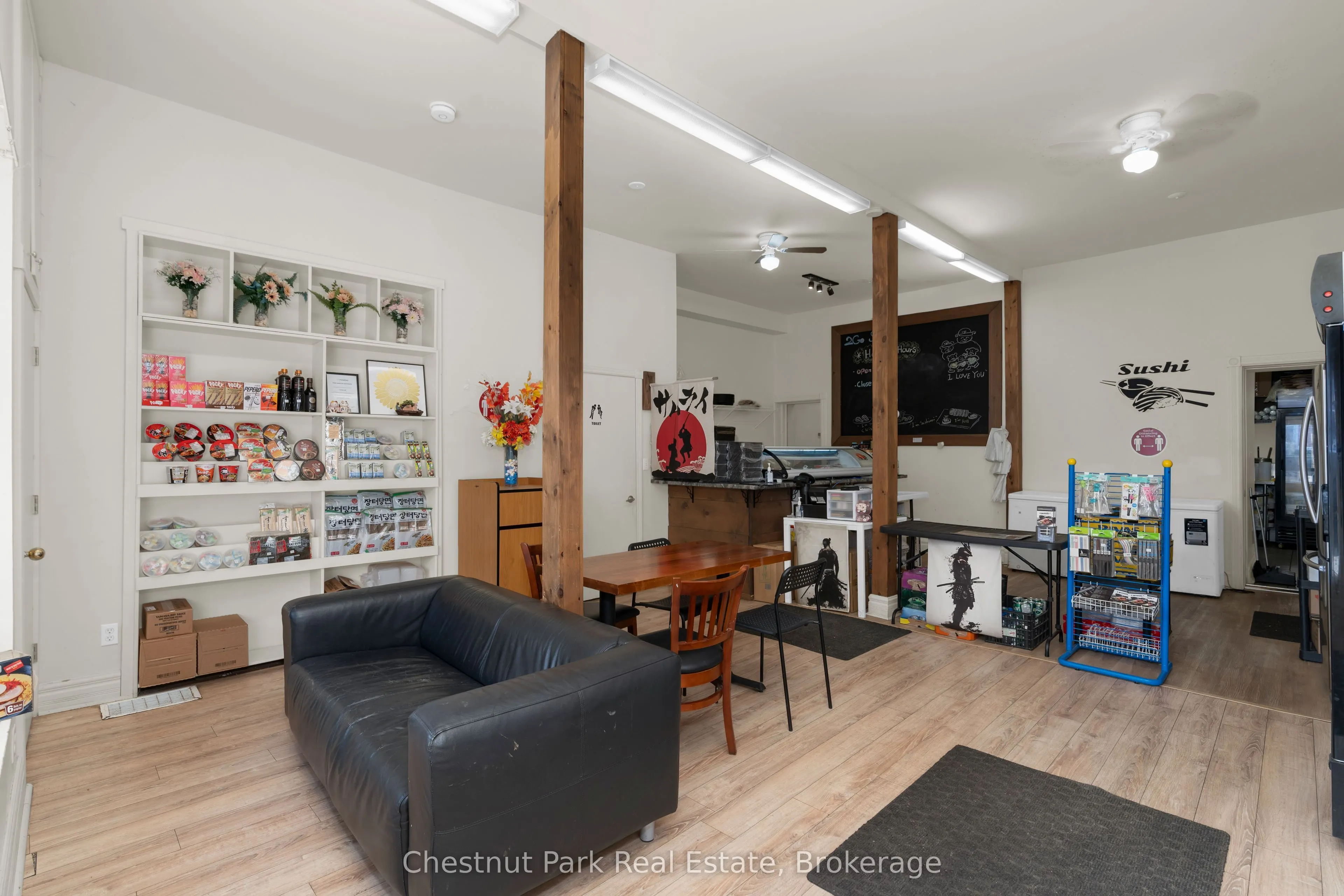 16 Trowbridge Street W