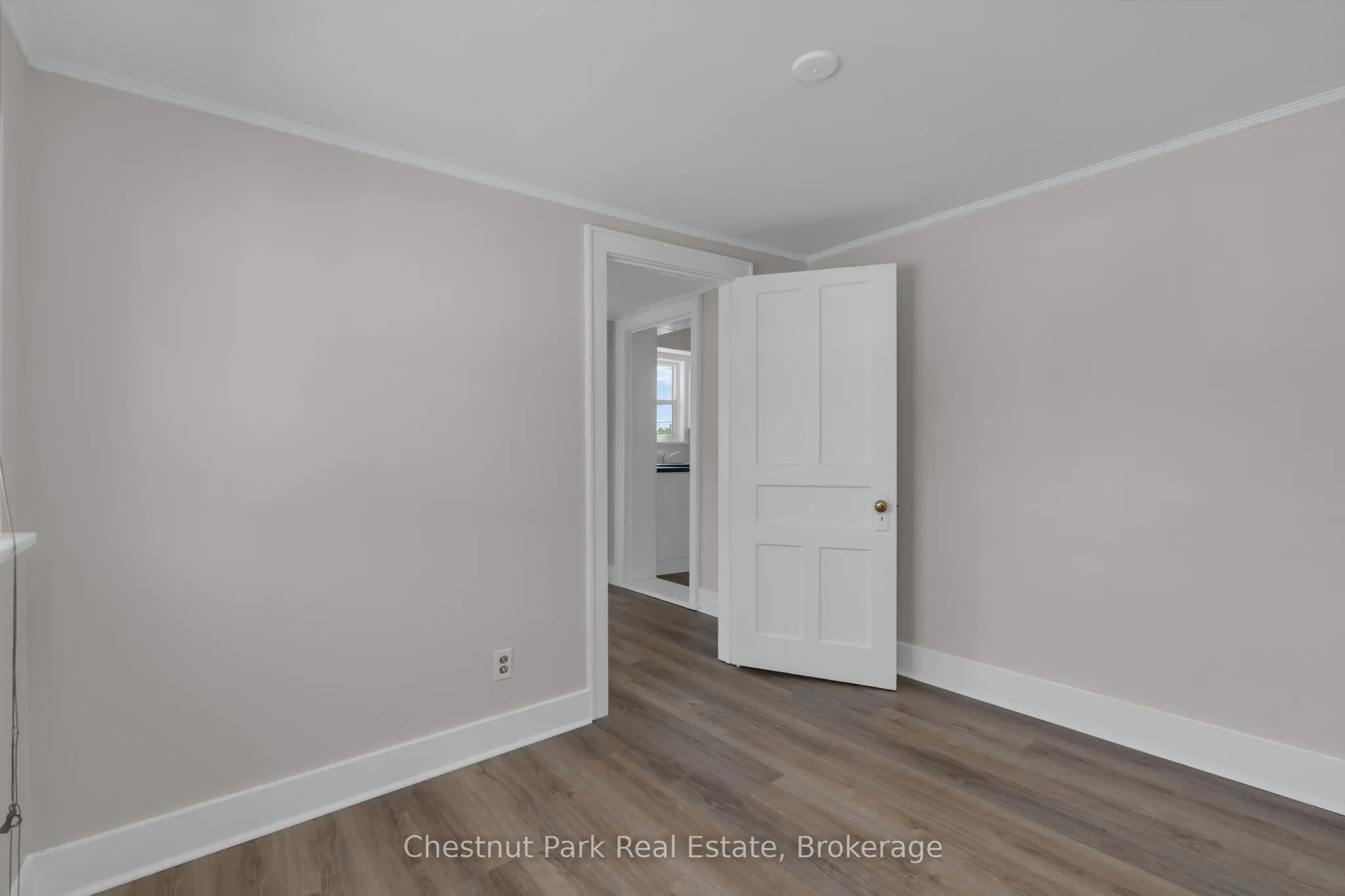 16 Trowbridge Street W
