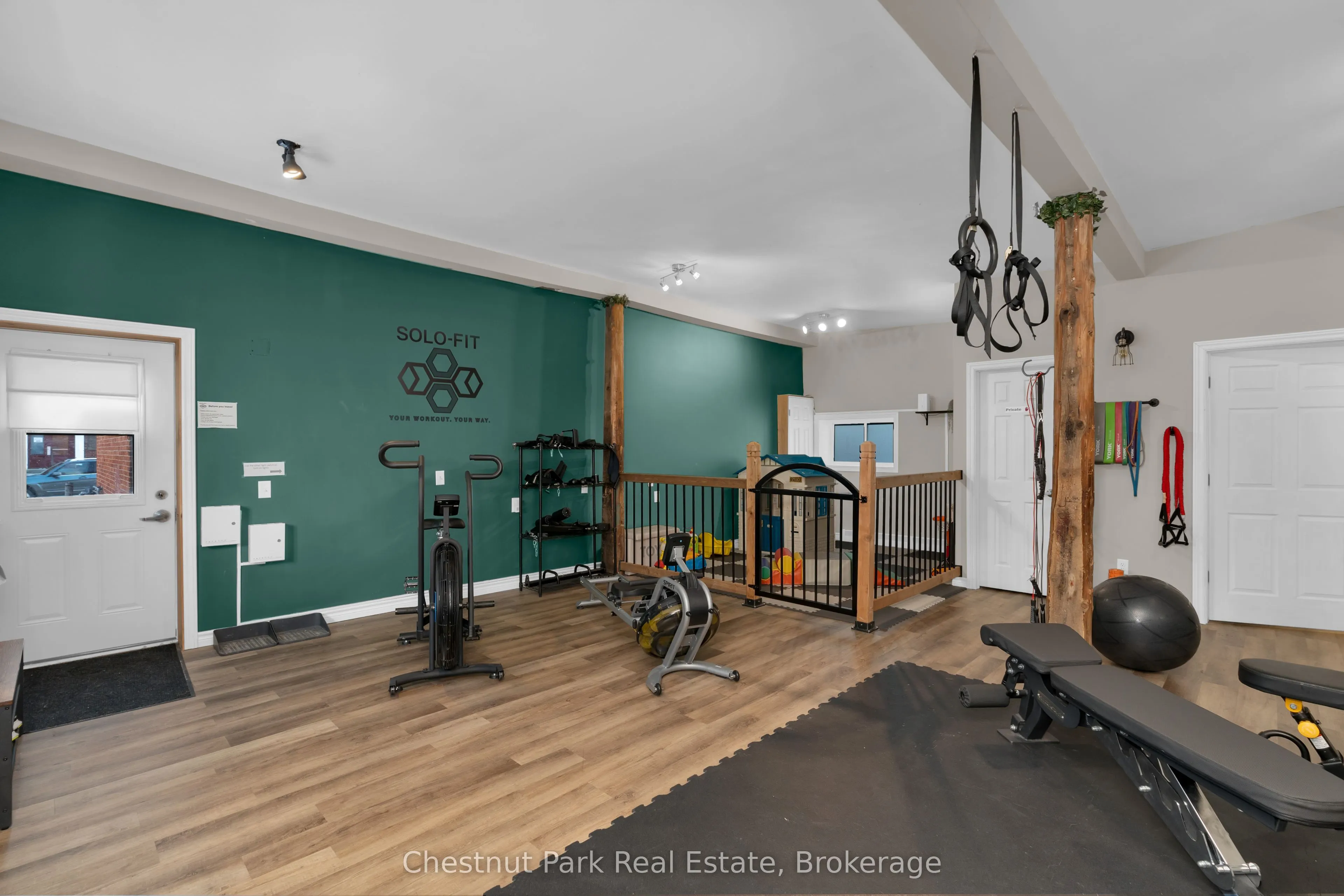 16 Trowbridge Street W