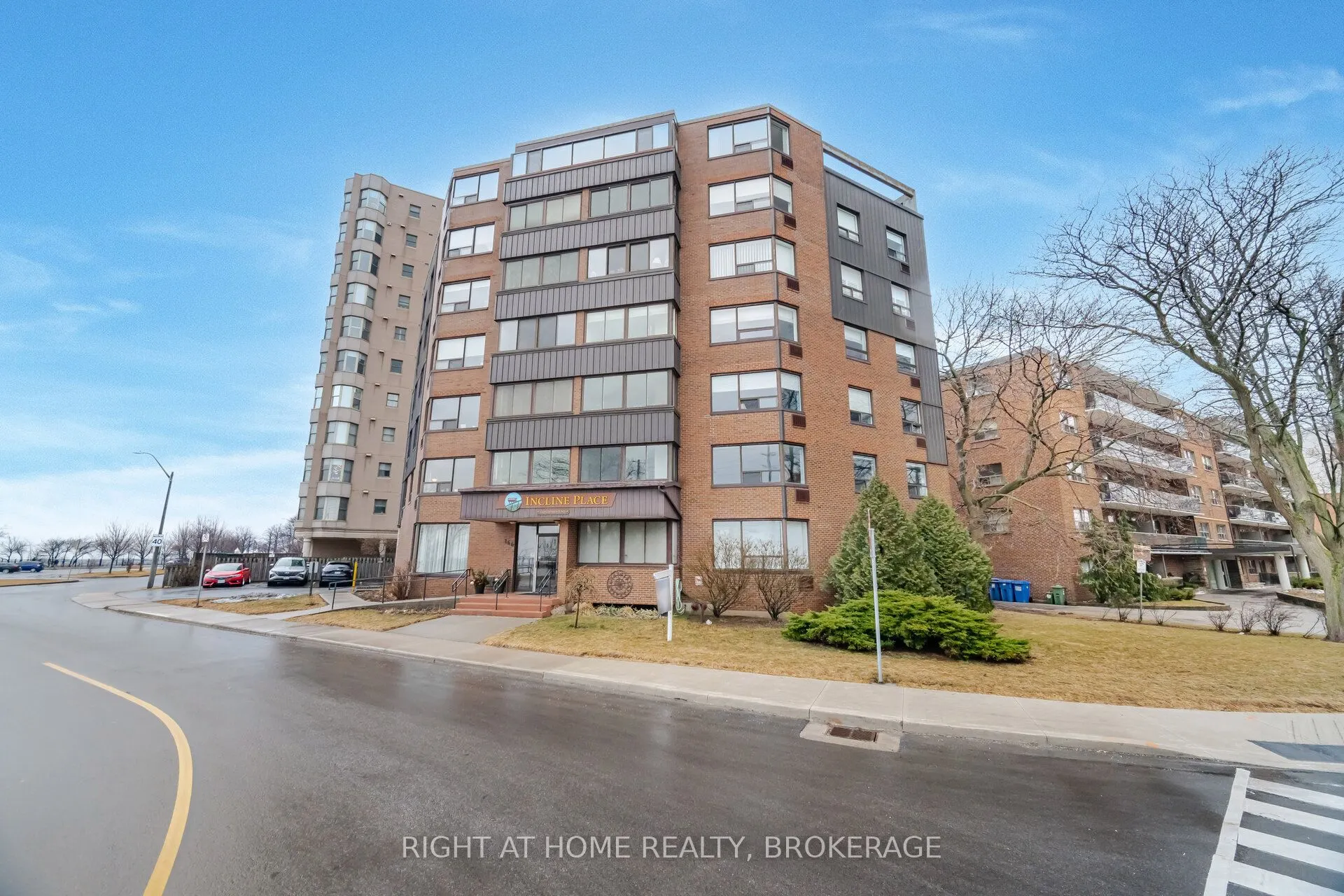 166 Mountain Park Avenue, #201