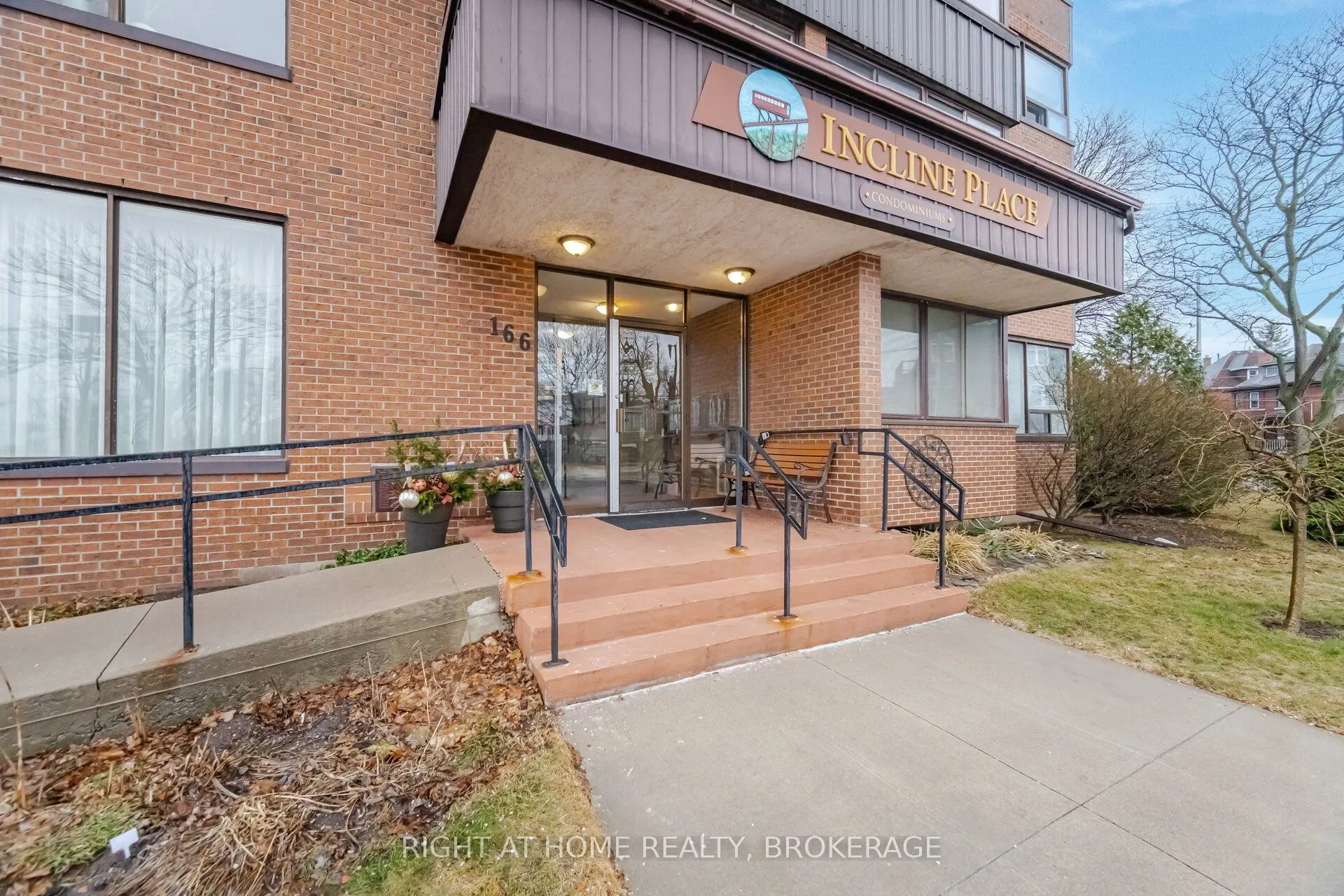 166 Mountain Park Avenue, #201