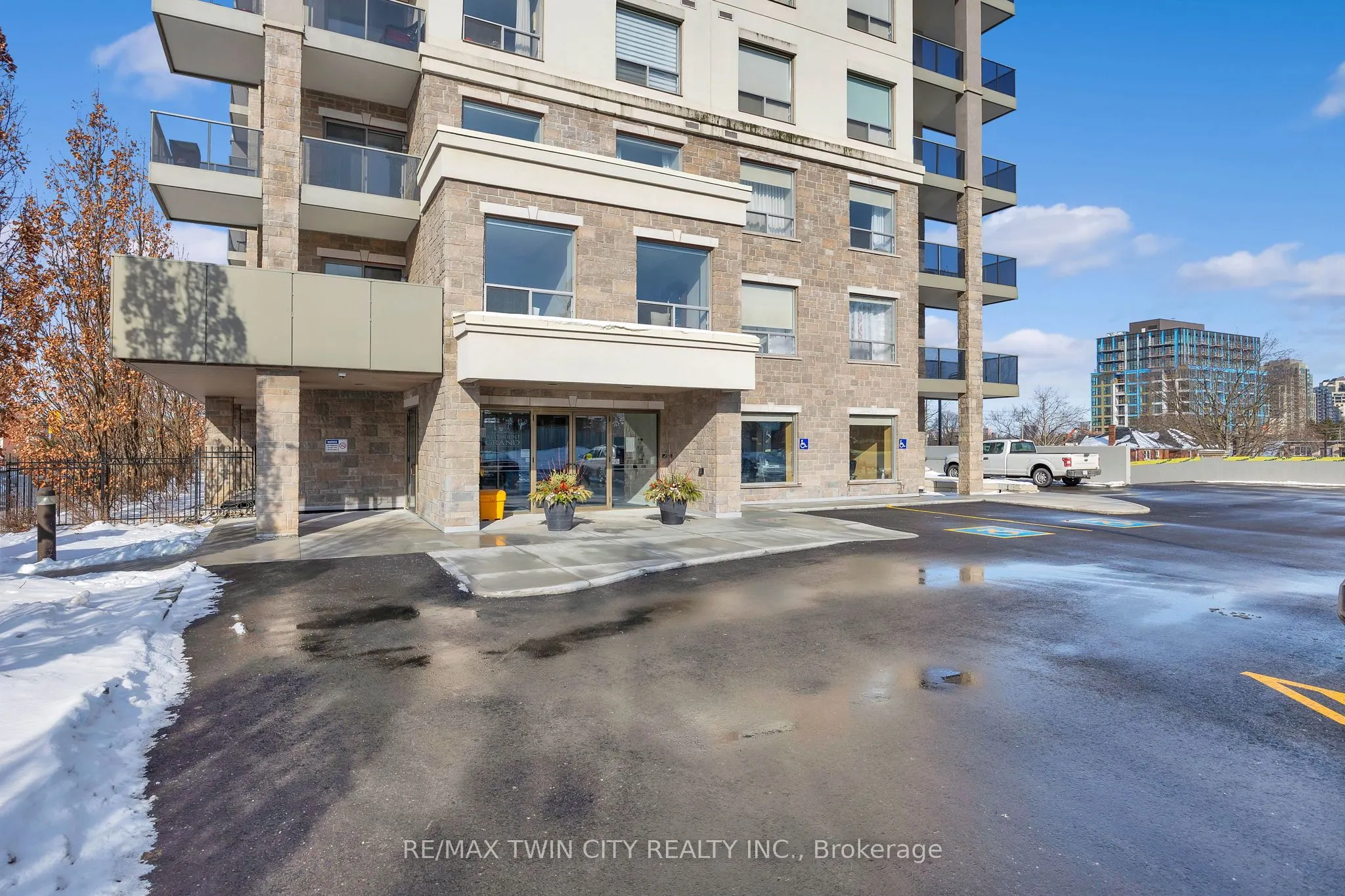 223 Erb Street W, #808