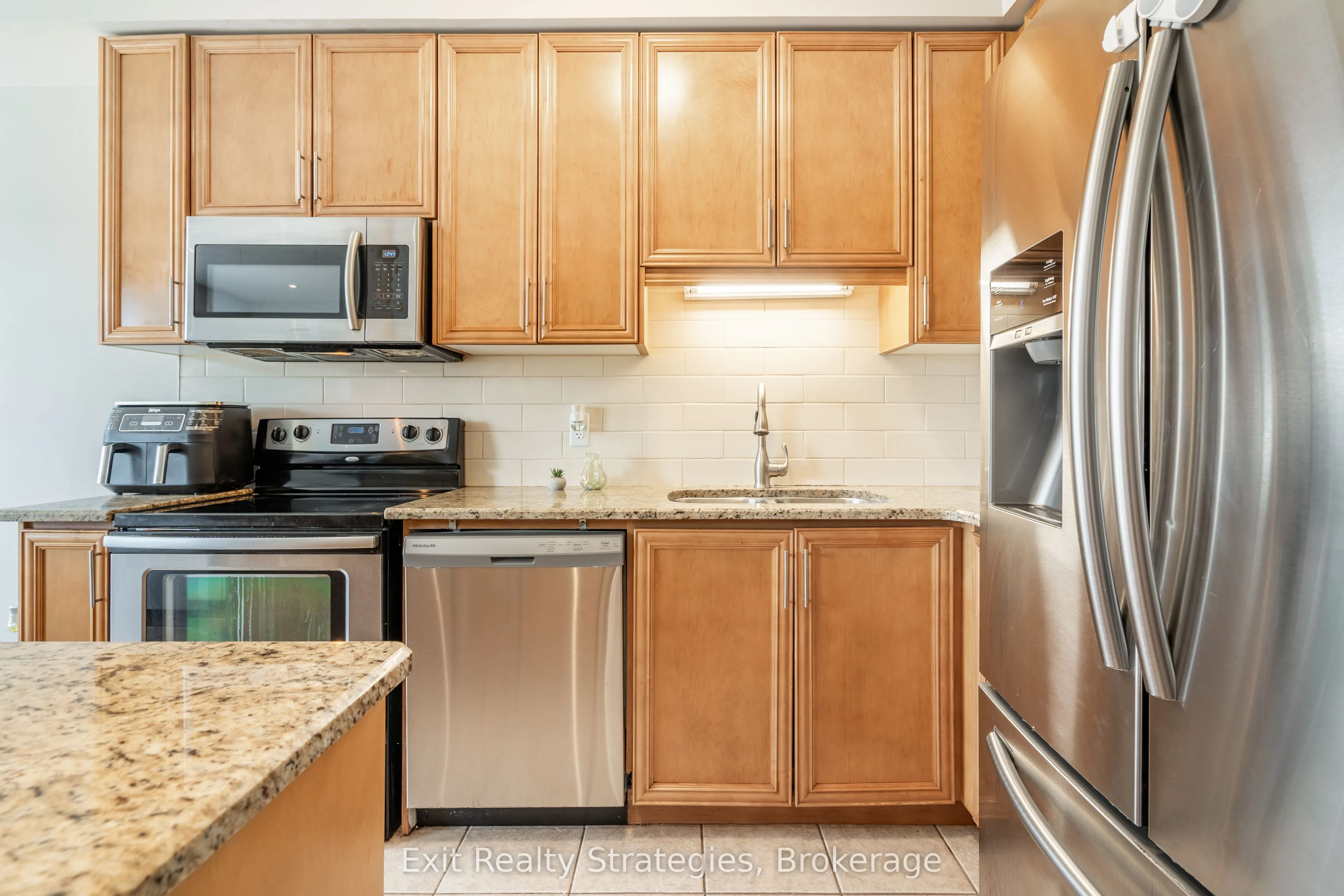 15 Marina Point Crescent