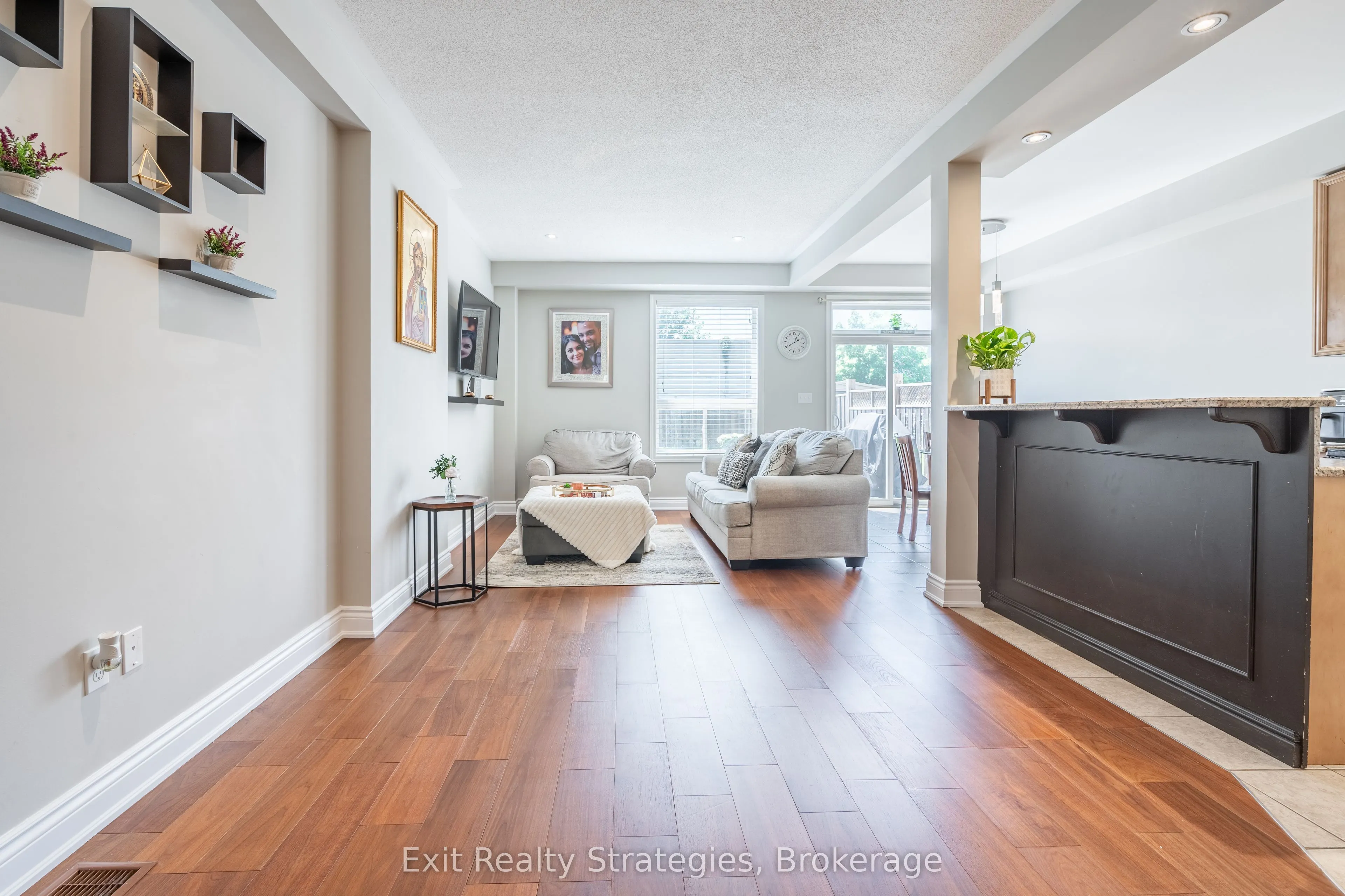 15 Marina Point Crescent