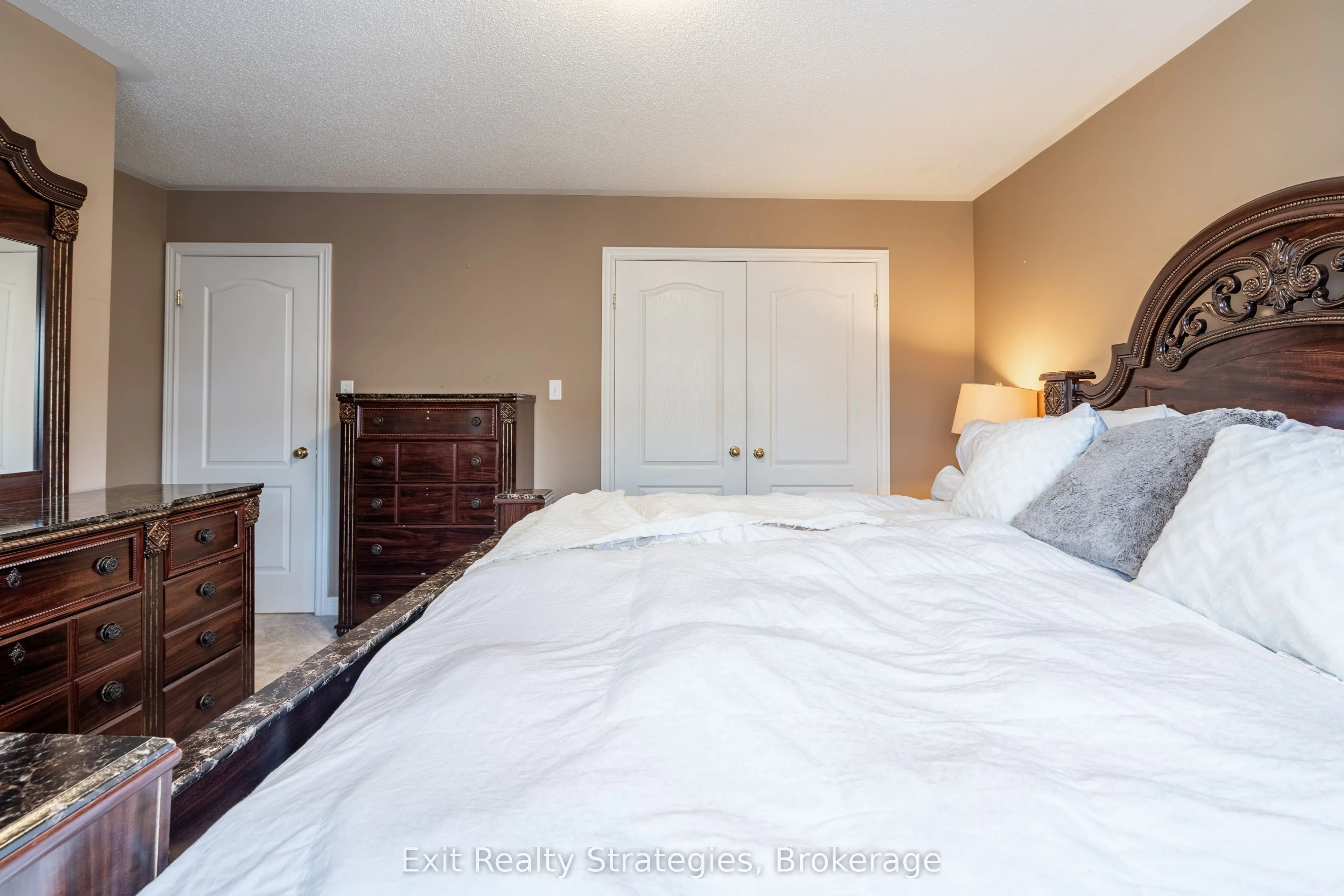 15 Marina Point Crescent