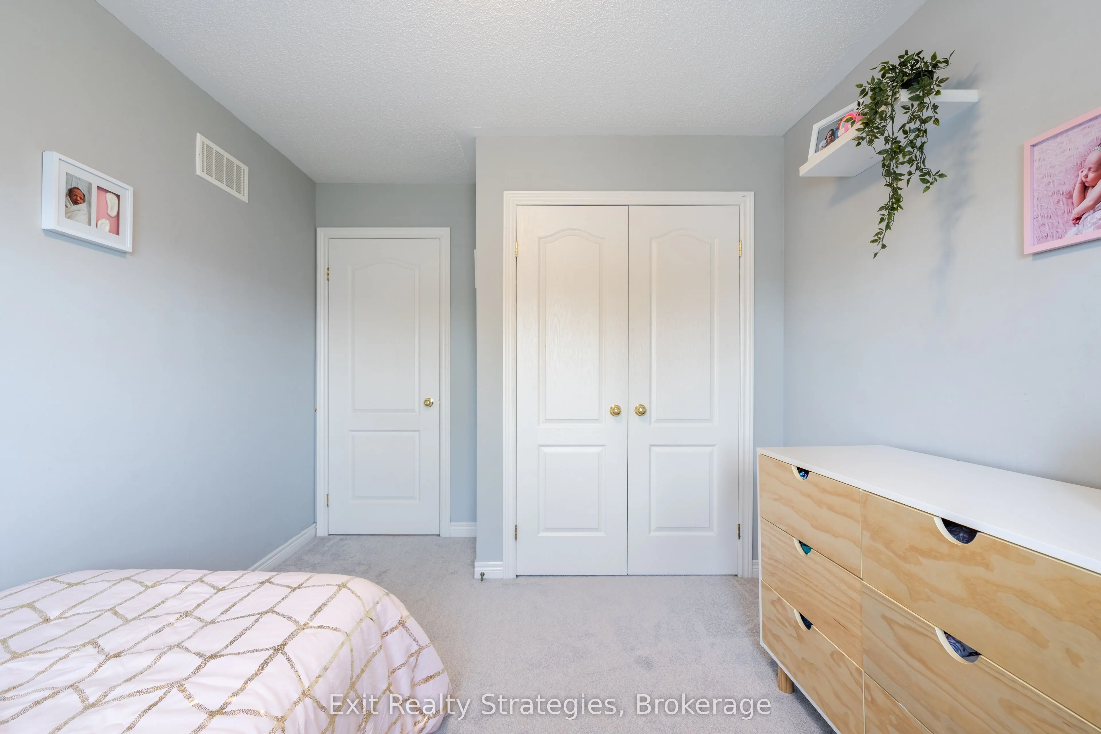 15 Marina Point Crescent