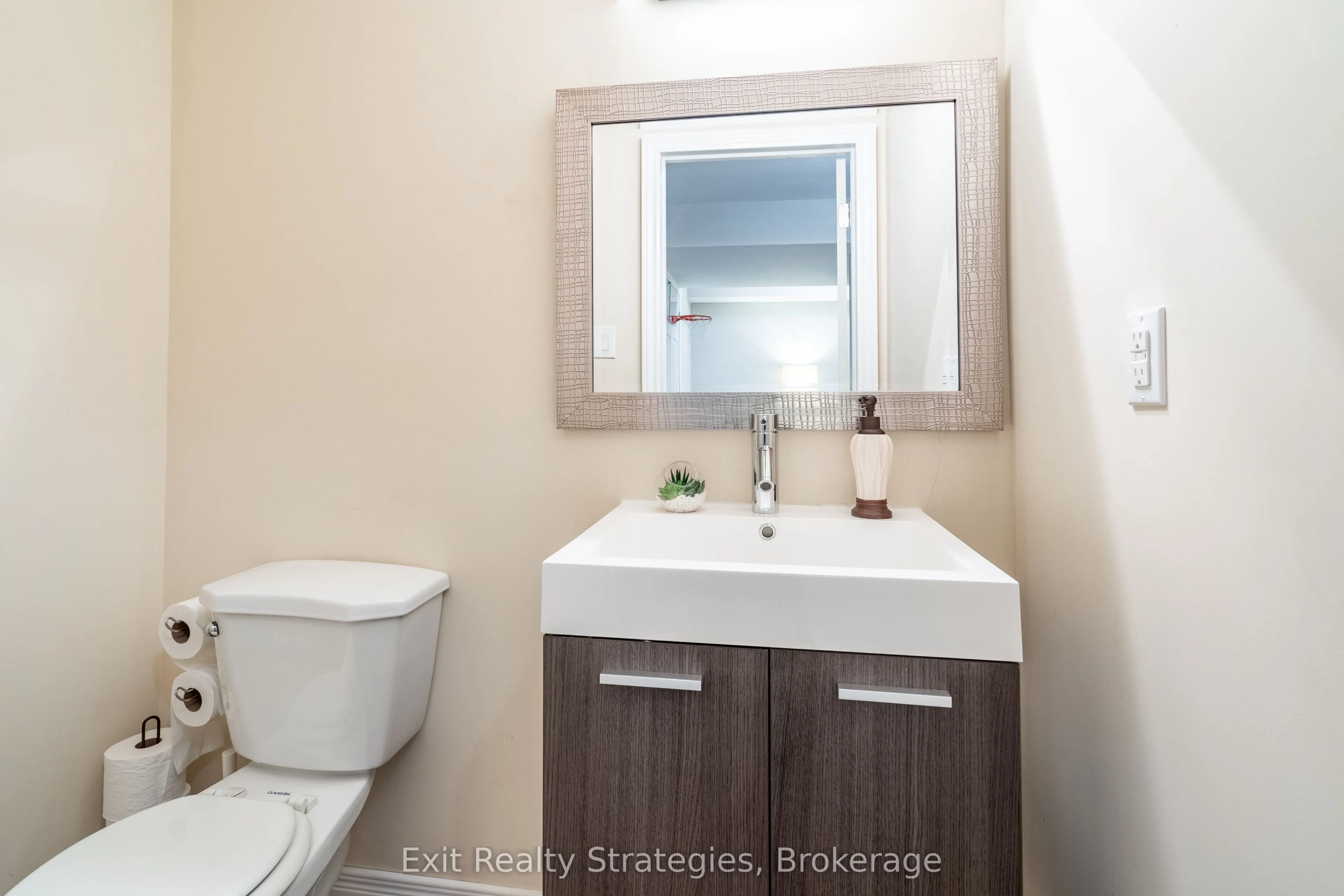 15 Marina Point Crescent